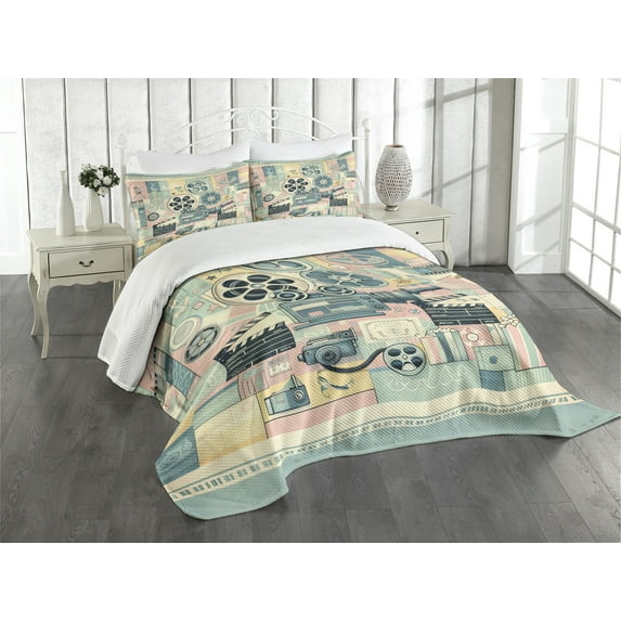 Ambesonne Cinema Lover Quilted Bedspread Set 3 Pcs, Movie Themed Modern, Queen Size, Almond Green Blush Peach