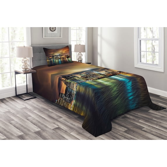 Ambesonne City Quilted Bedspread Set 2 Pcs, Fantasy Sky NYC Sunset, Twin Size, Multicolor