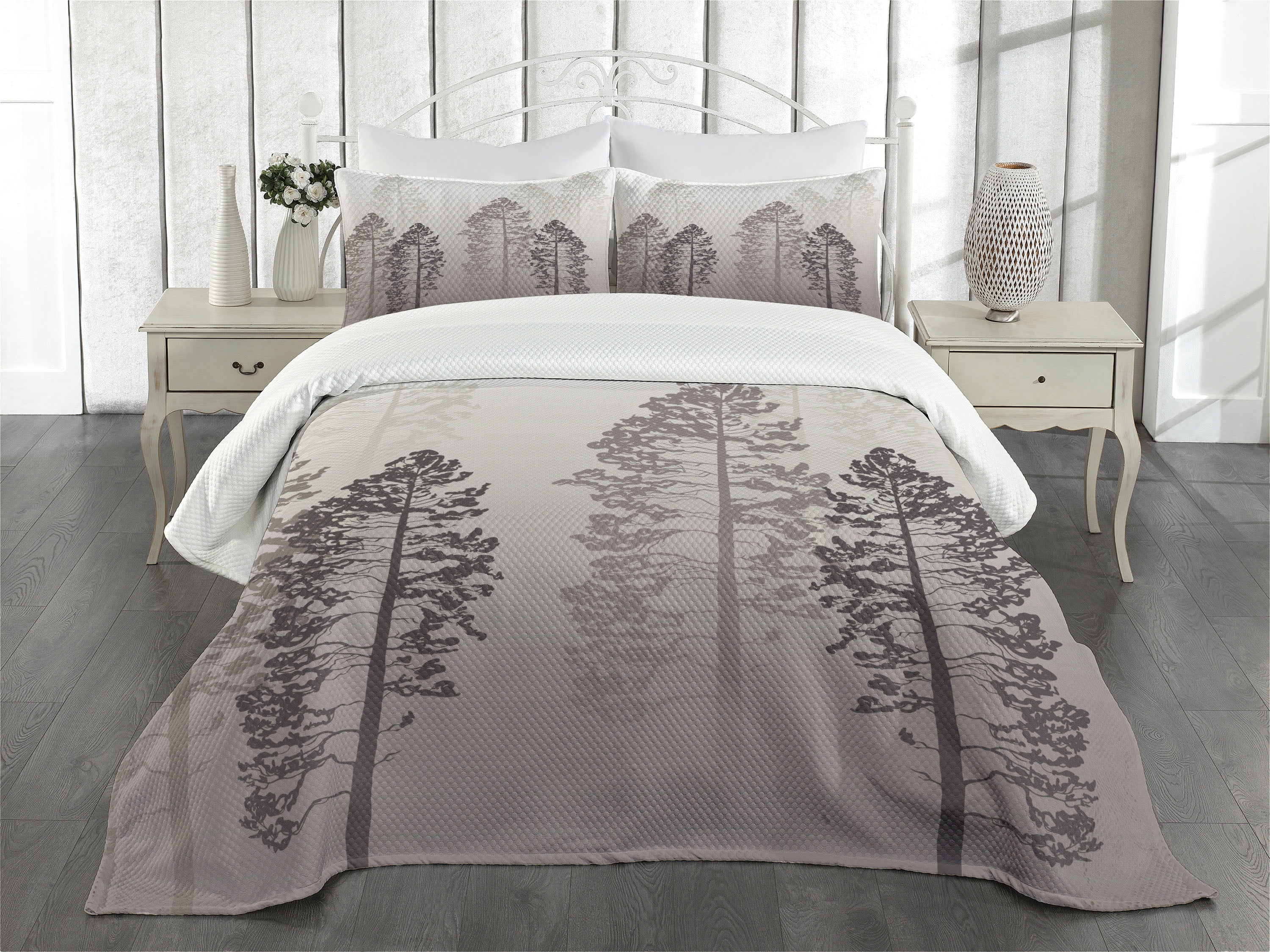 Queen White Quilted Bedspread Set with Forest Design