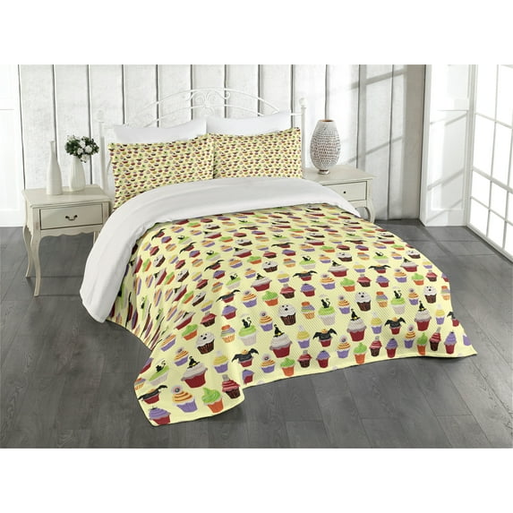 Ambesonne Cupcake Quilted Coverlet 3 Pcs, Halloween Themed Forsting, King Size, Multicolor