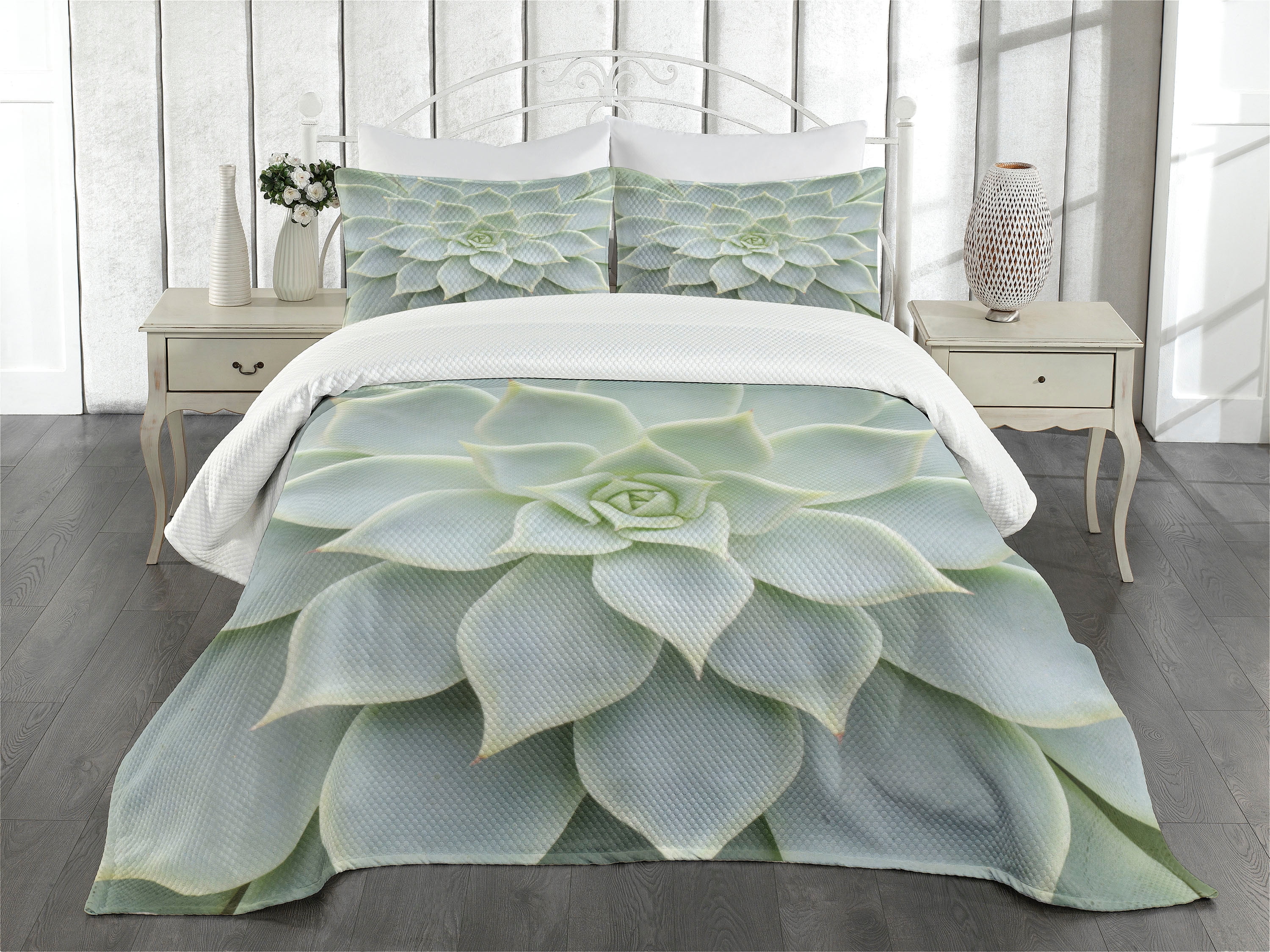 White Quilted Queen Bedspread Set with Cactus Design
