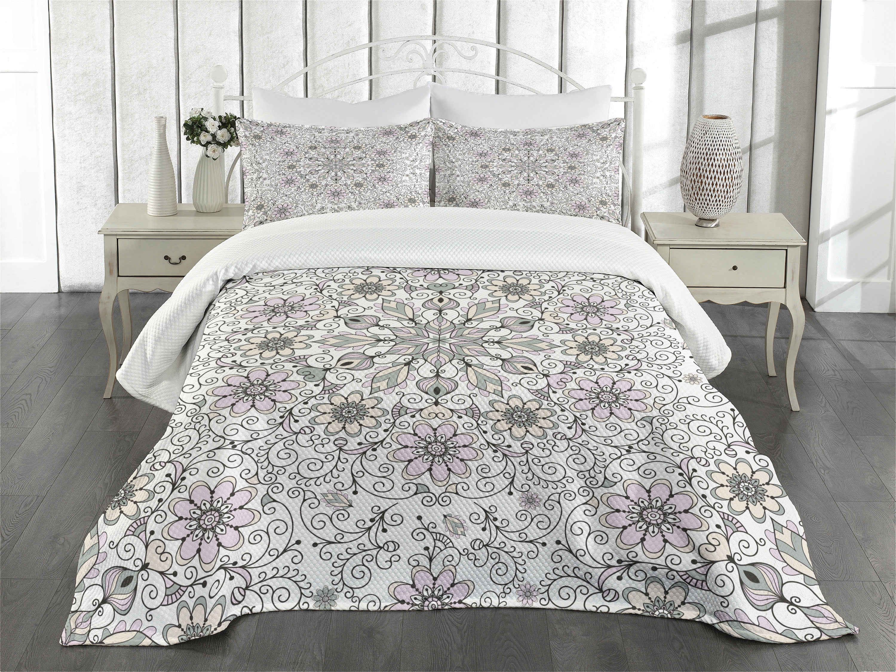 White Quilted Queen Bedspread Set with Pillow Shams