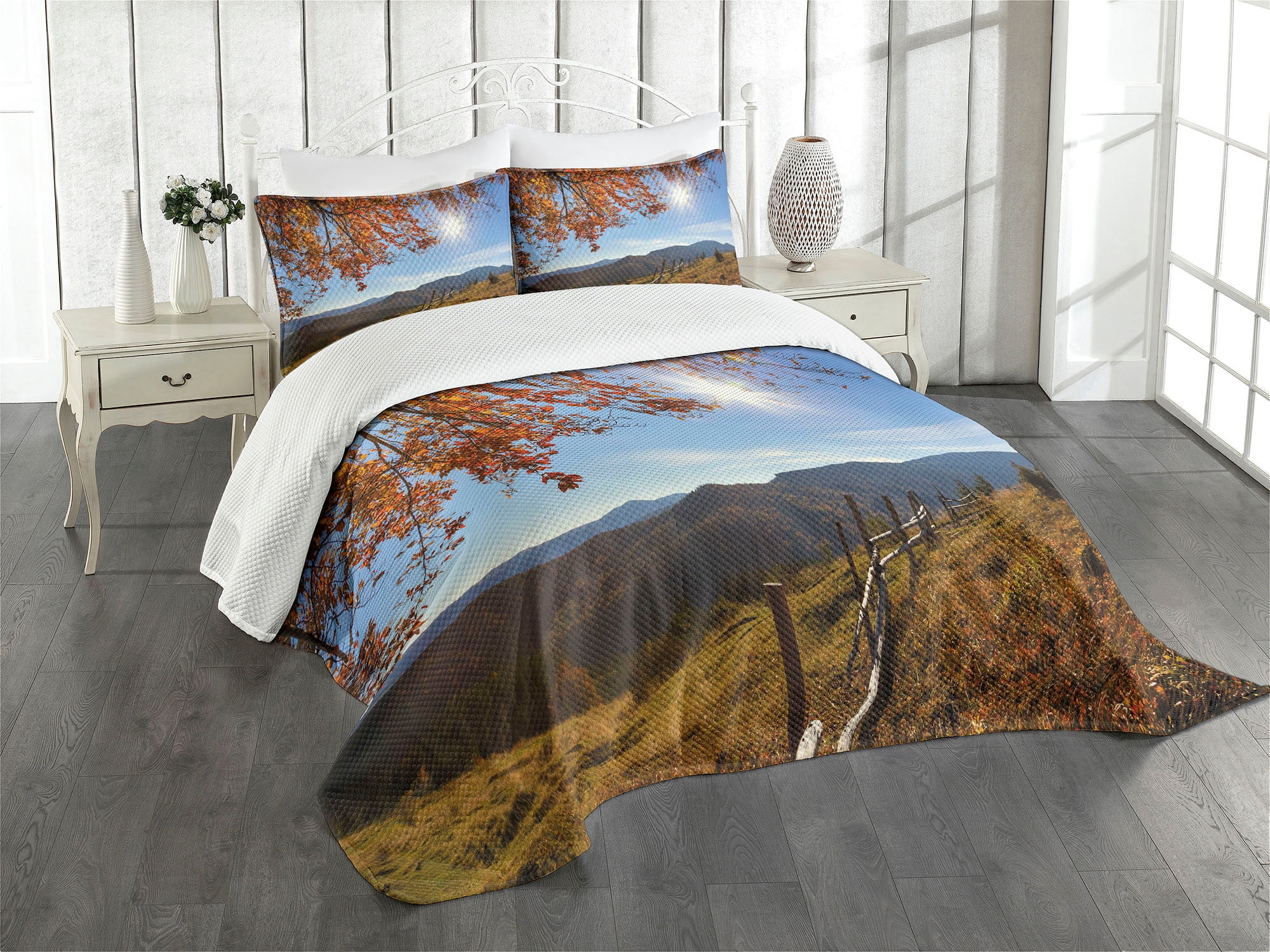 White Quilted Queen Bedspread Set with Pillow Shams