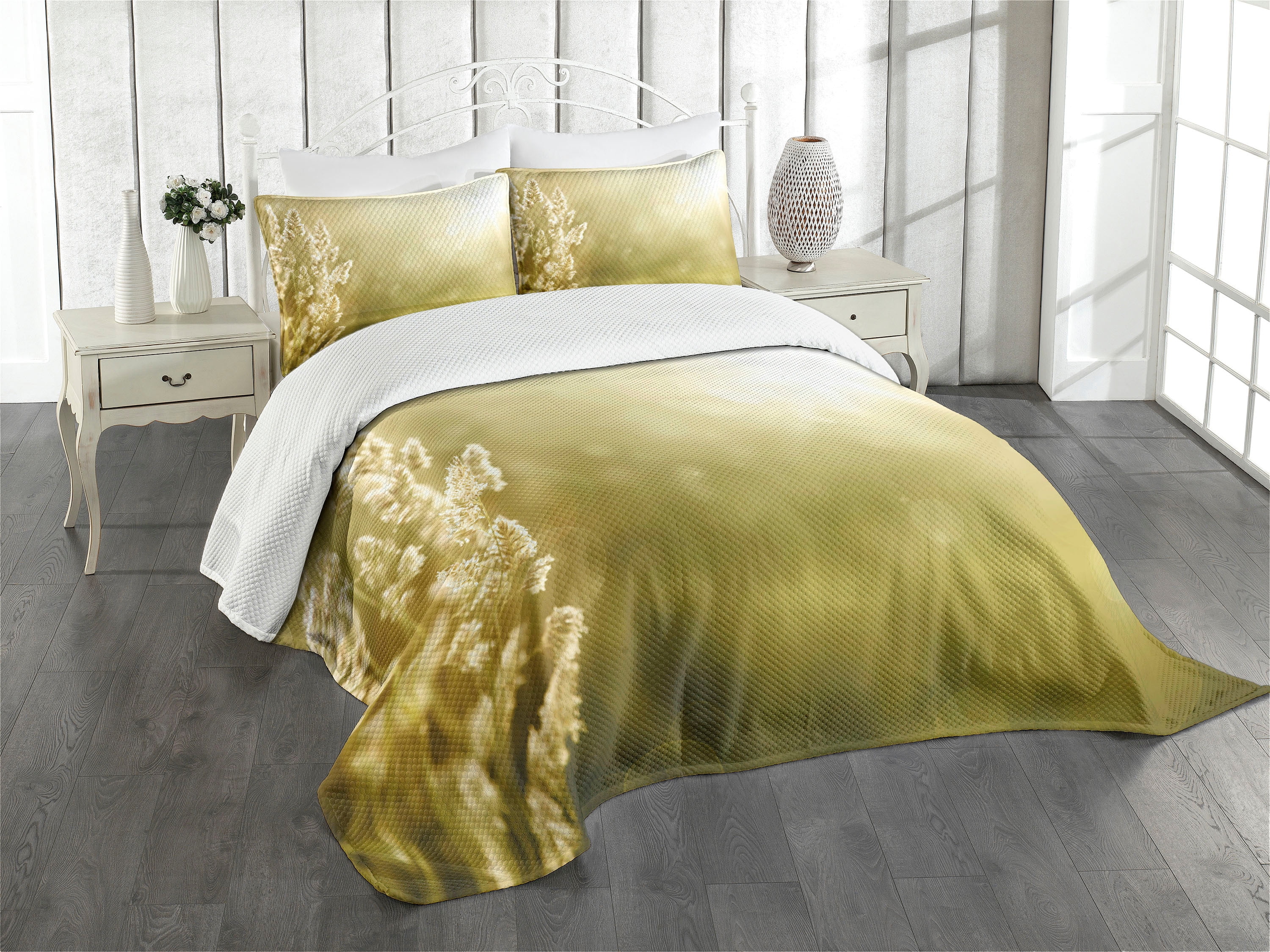 White Quilted Queen Bedspread Set with Pillow Shams