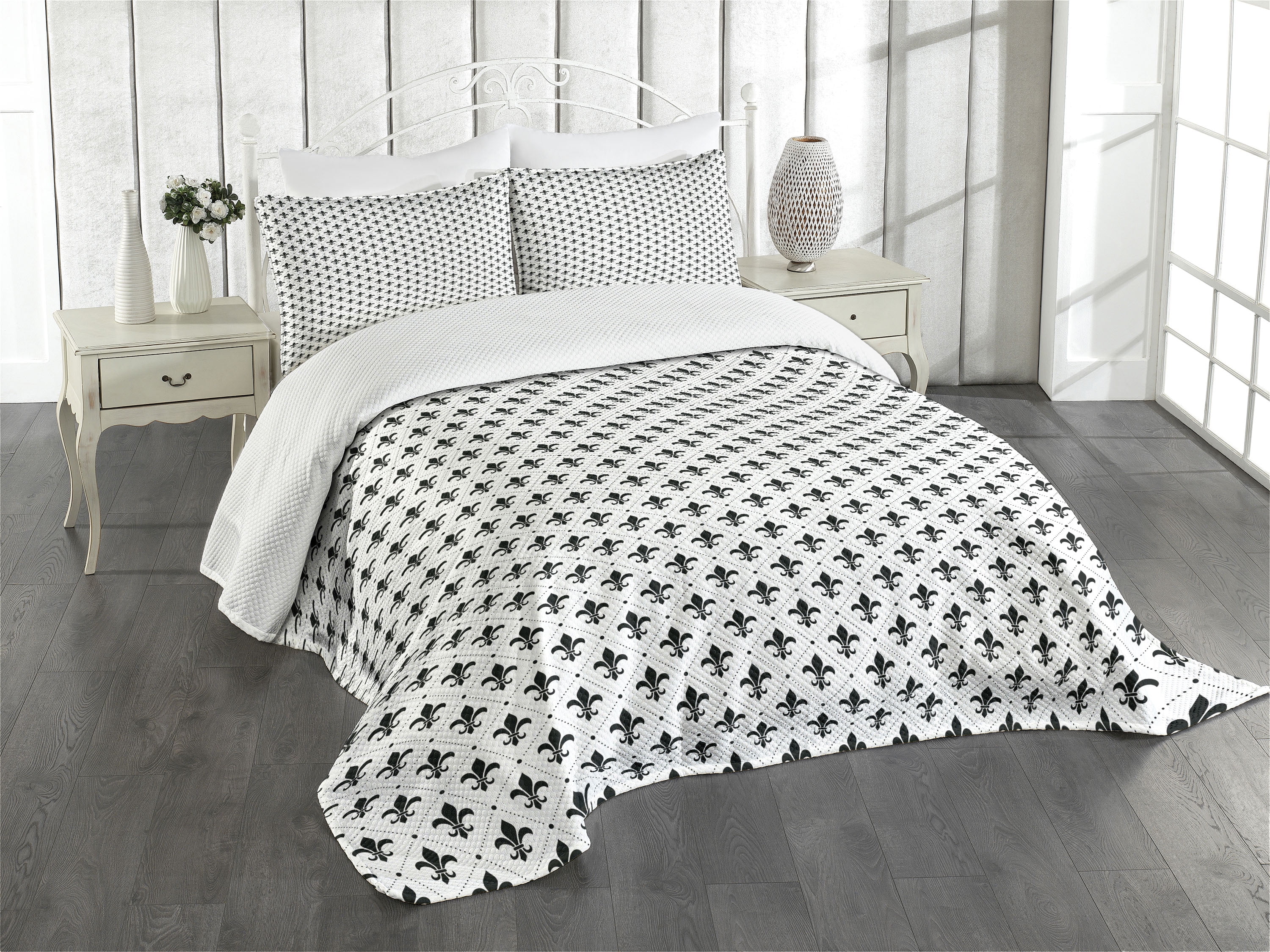Queen Size Black and White Polyester Bedspread Set
