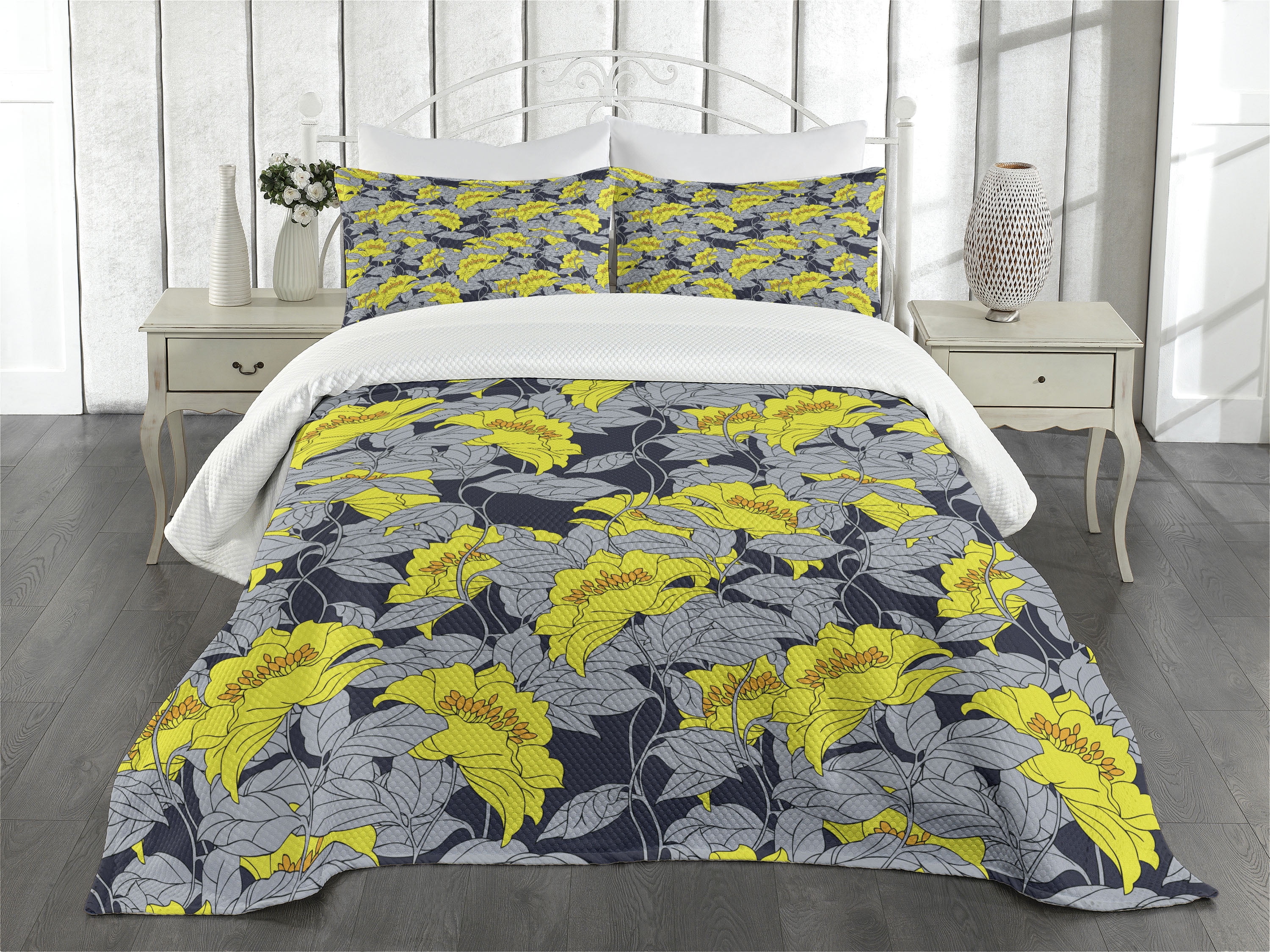 Gray Quilted Queen Bedspread Set with Pillow Shams
