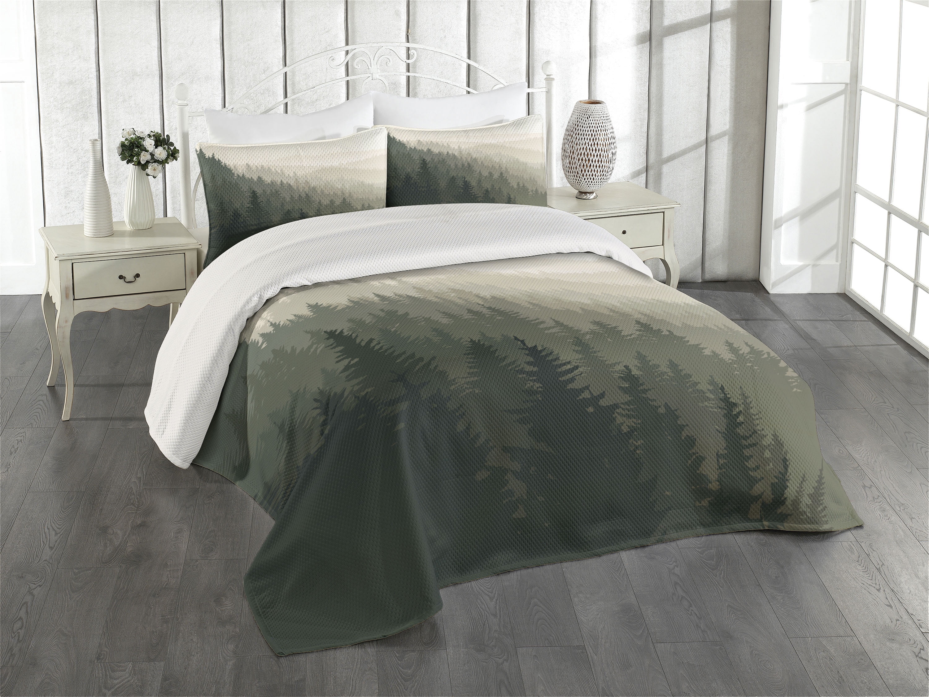Queen White and Green Polyester Bedspread Set