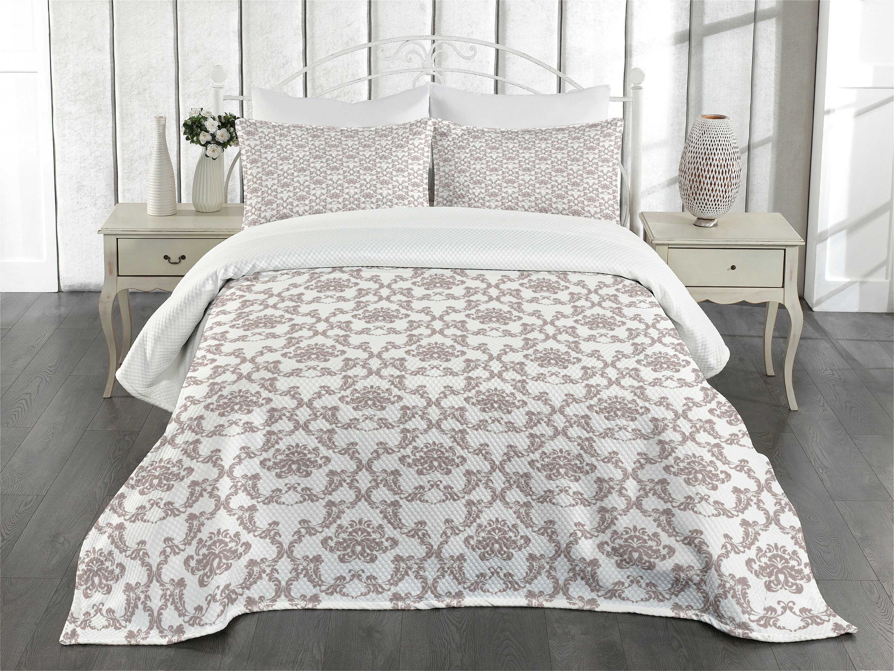 White Quilted Queen Bedspread Set with Pillow Shams