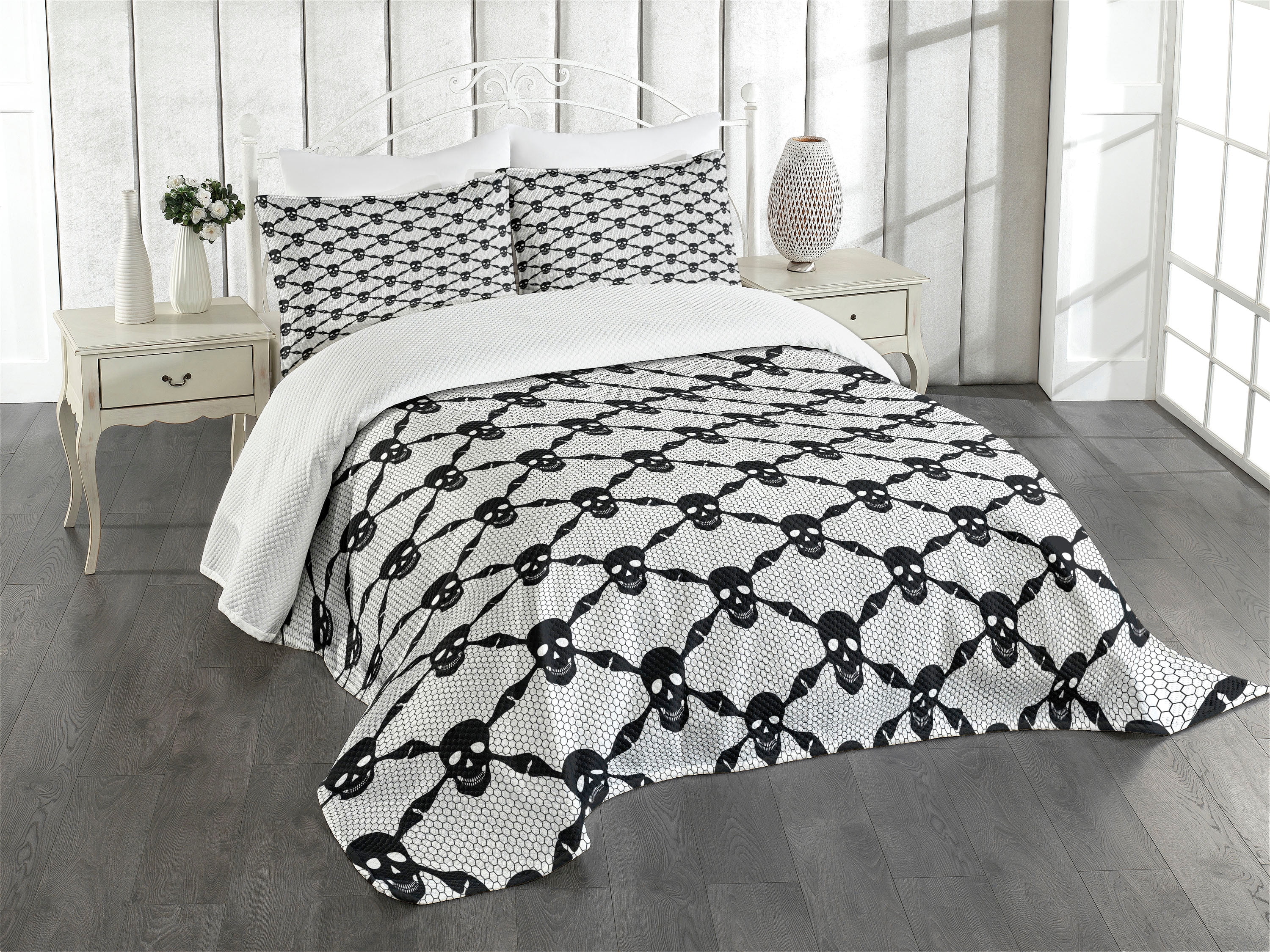 Gothic Black and White Skull King Bedspread Set