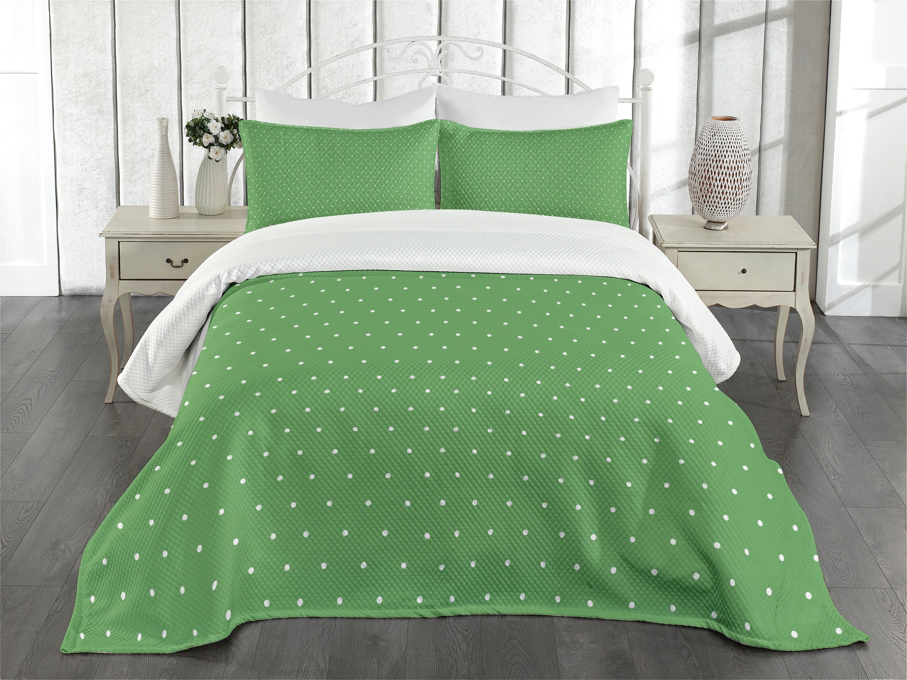 Green and White Quilted Queen Bedspread Set with Pillow Shams