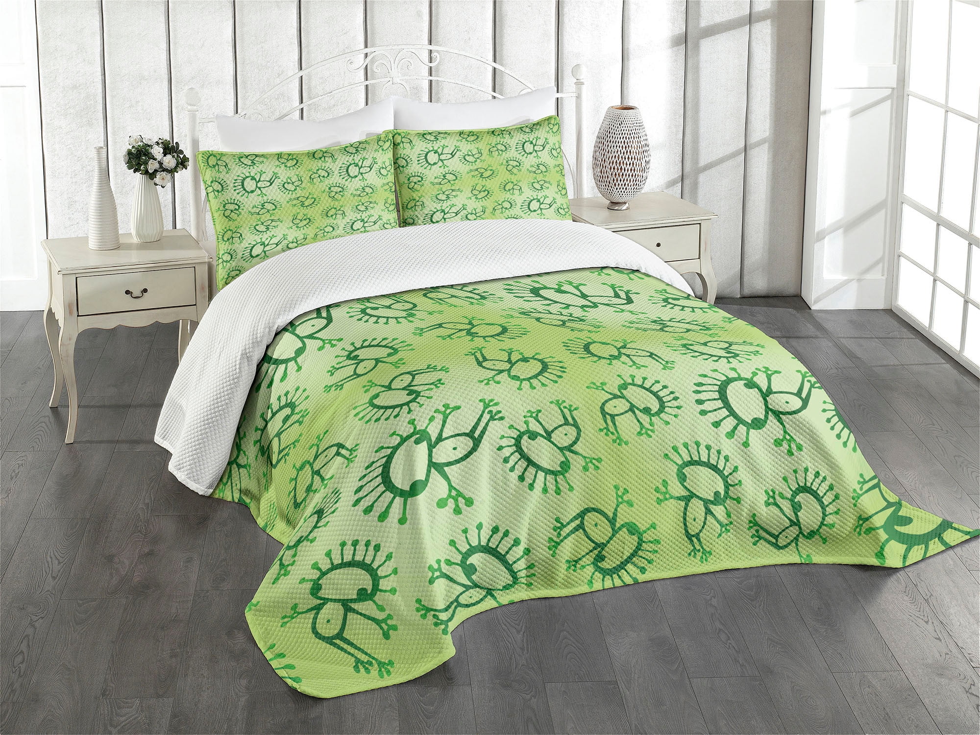Green Doodle Alien Frogs Queen Bedspread Set