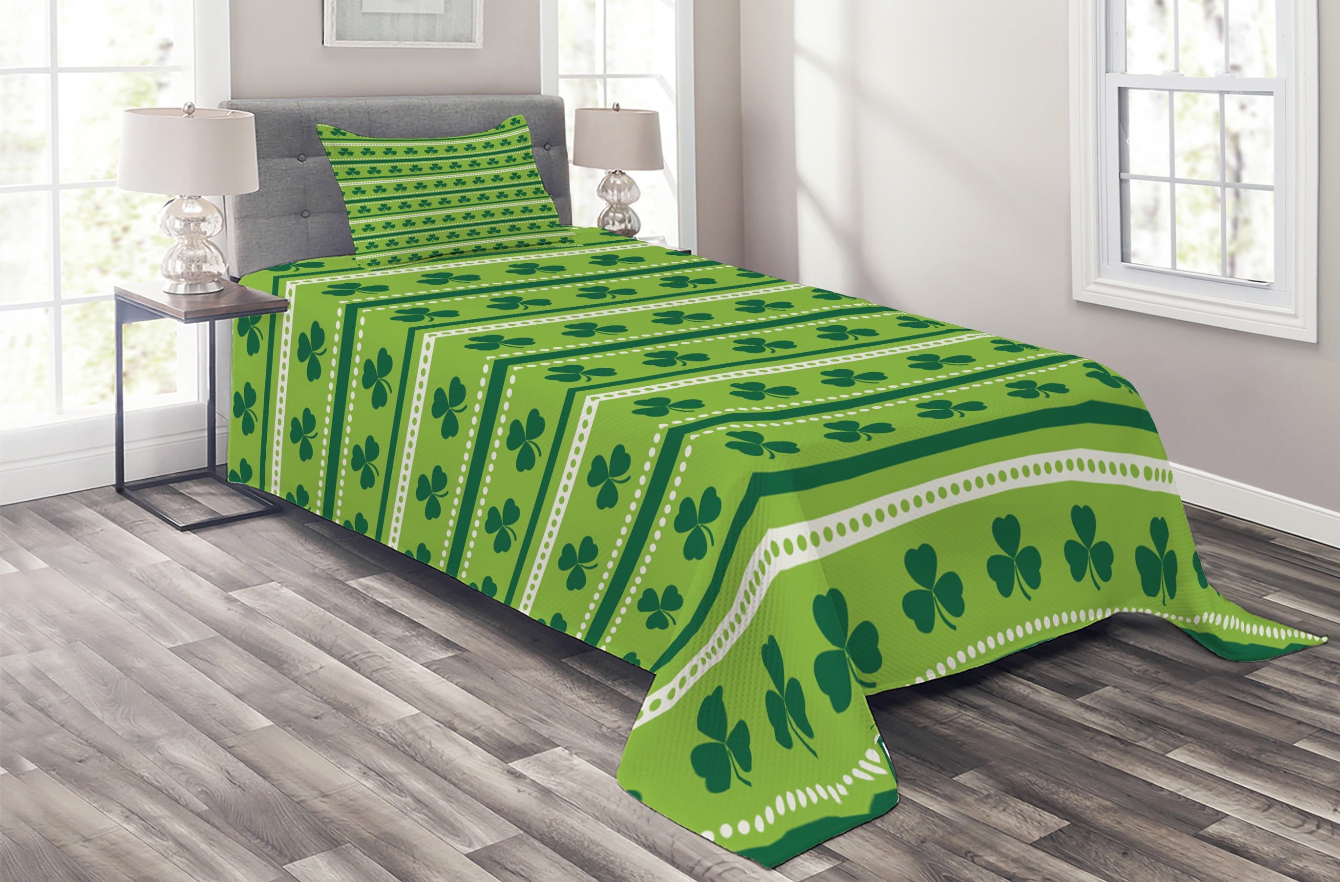 Twin White and Green Quilted Bedspread Set