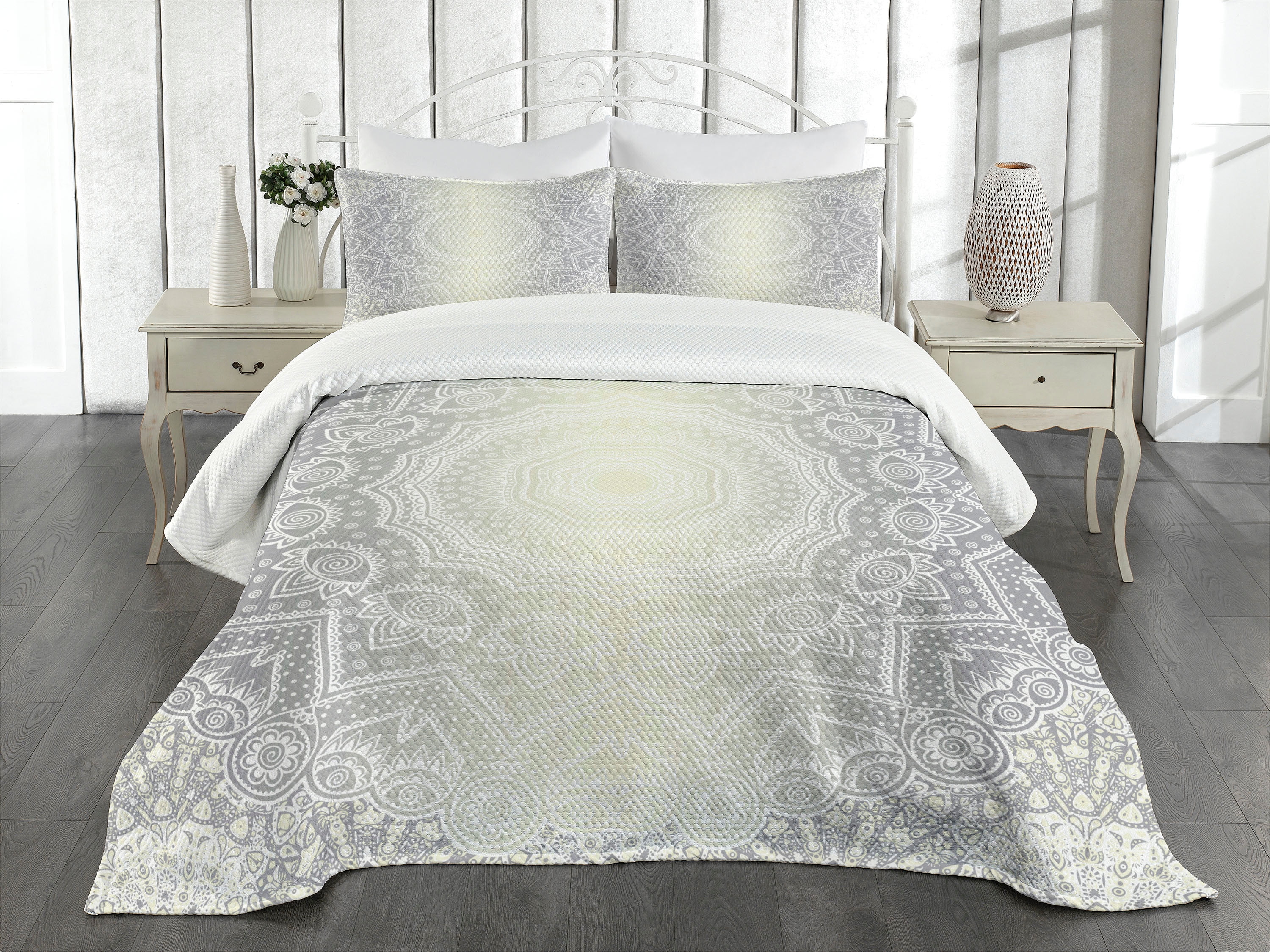 Queen White and Gray Quilted Bedspread Set with Shams