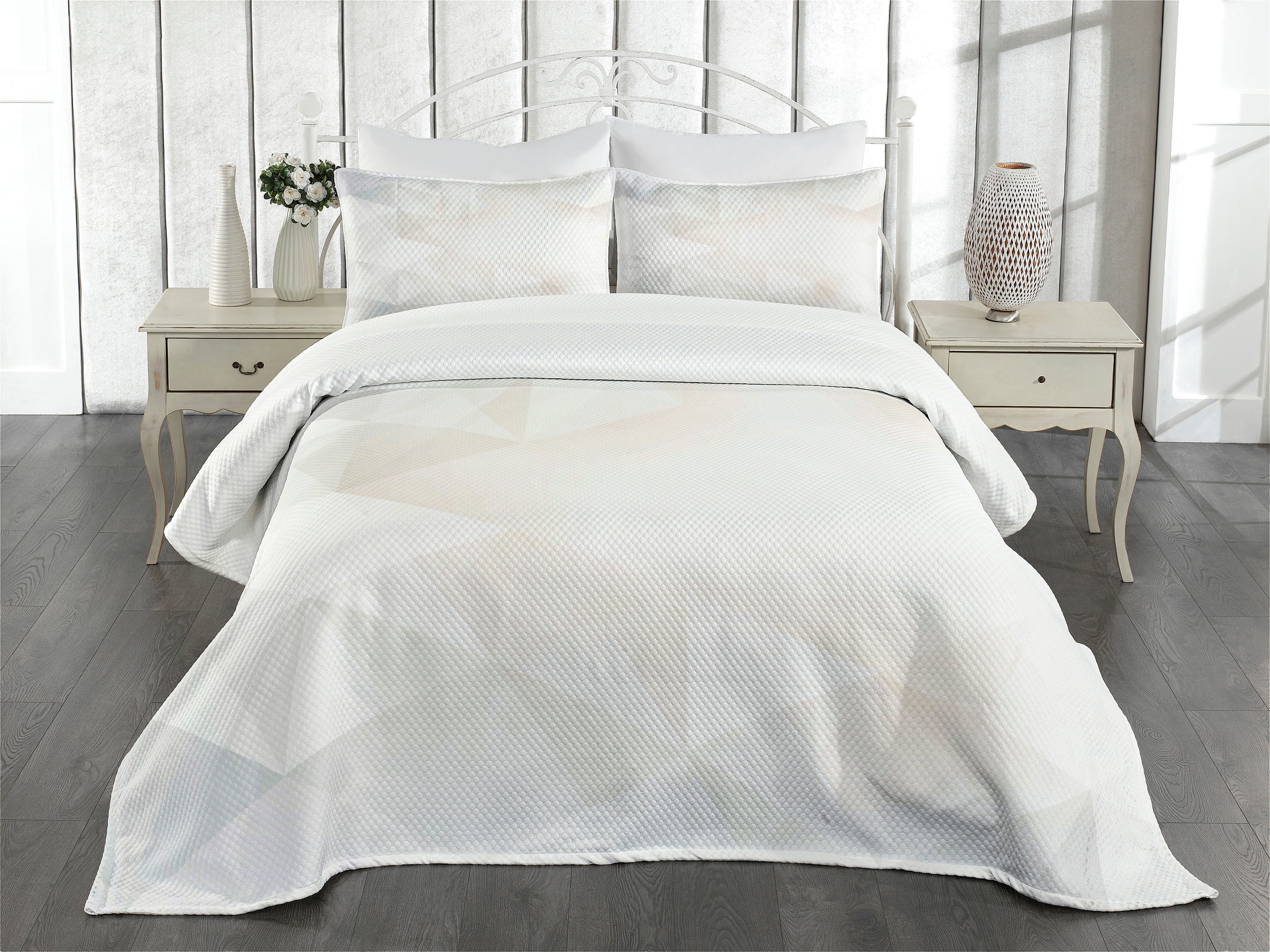 White Quilted King Bedspread Set with Pillow Shams