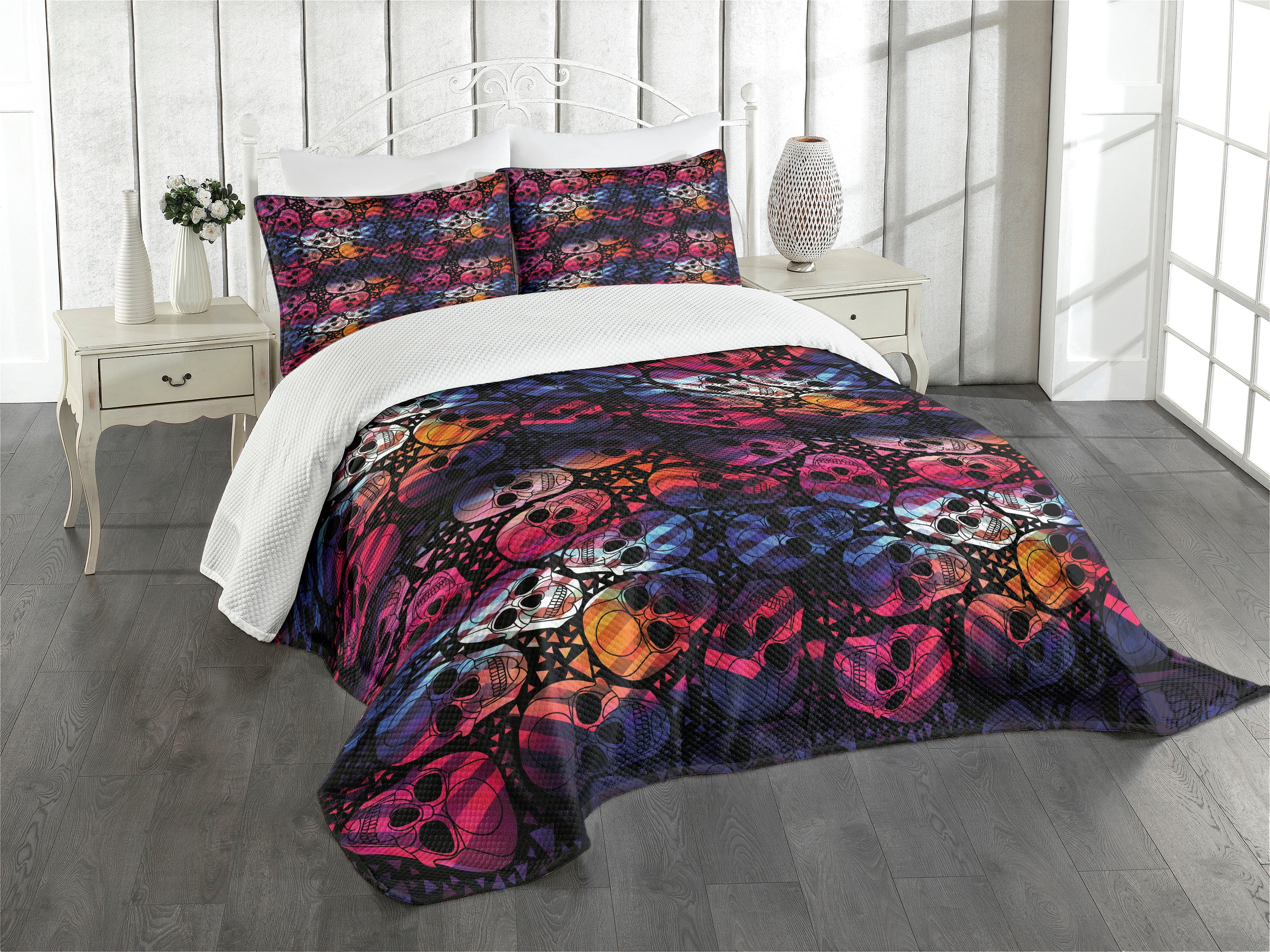 White Polyester Queen Bedspread Set with Shams