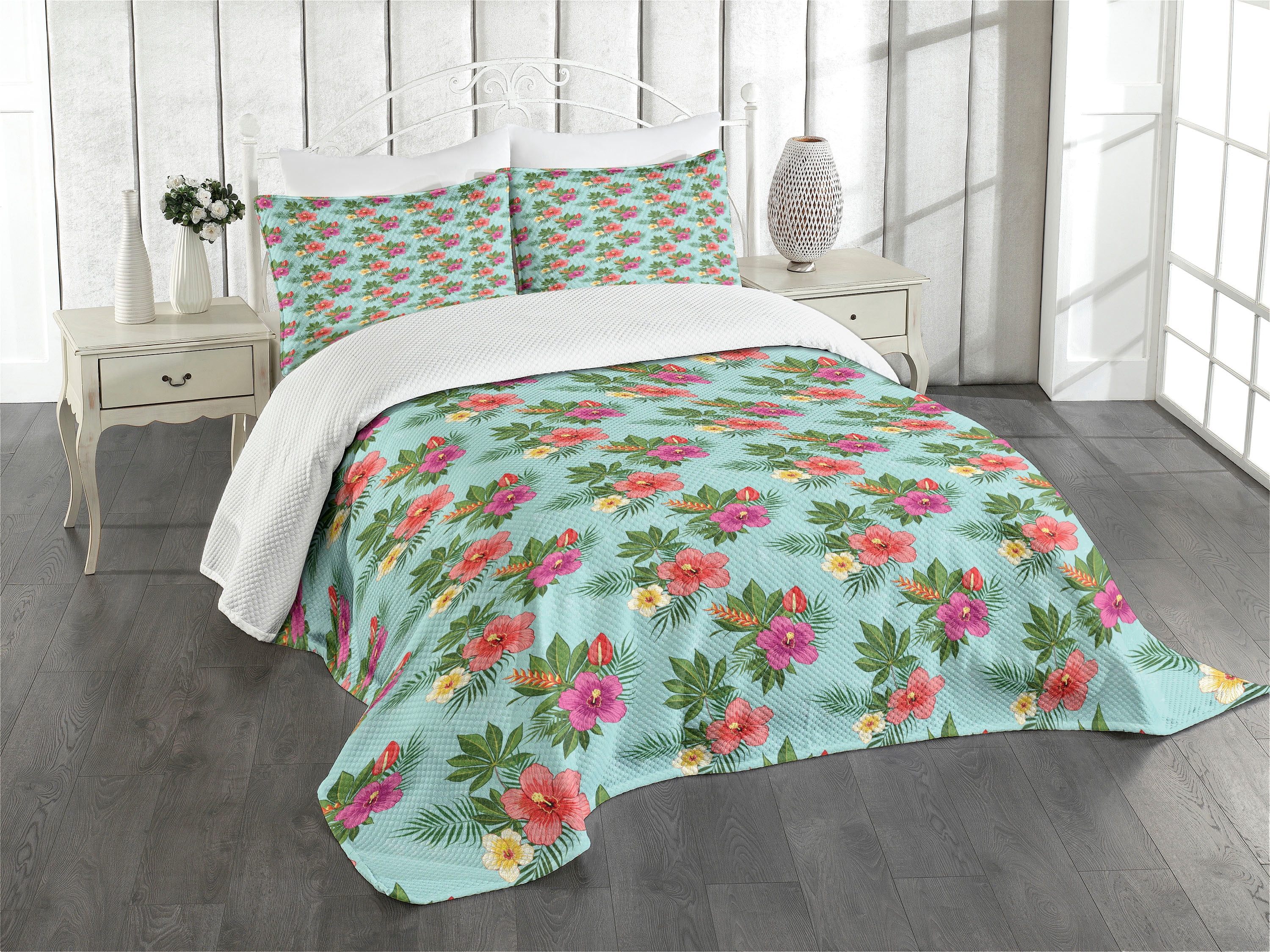 White Quilted Queen Bedspread Set with Pillow Shams