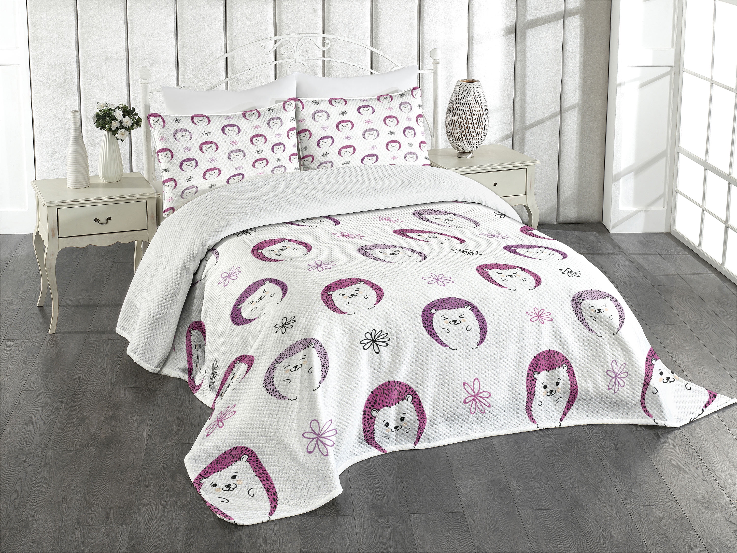 White Quilted Queen Bedspread Set with Hedgehog Print