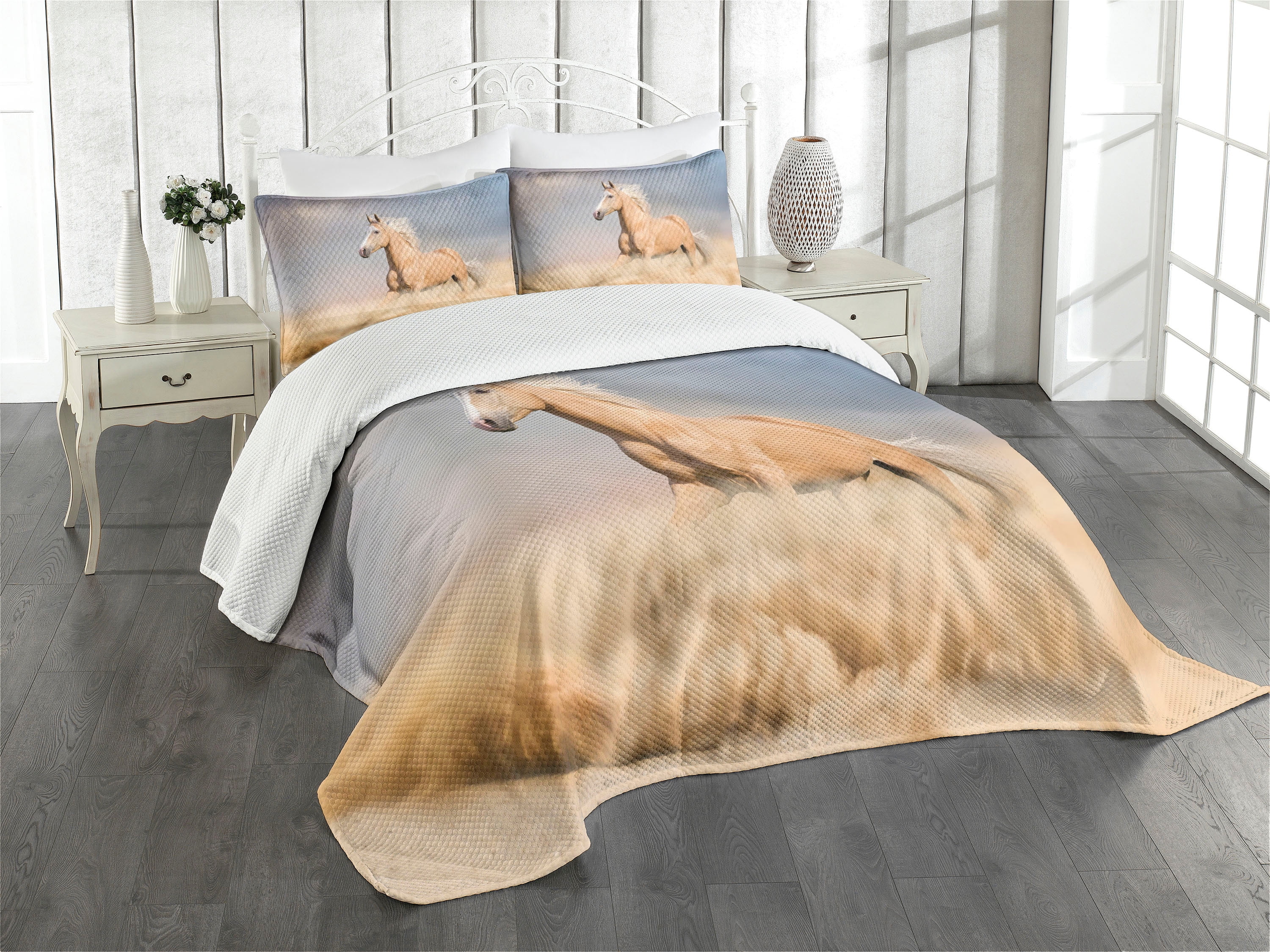 Gray Queen Quilted Bedspread Set with Horse Print