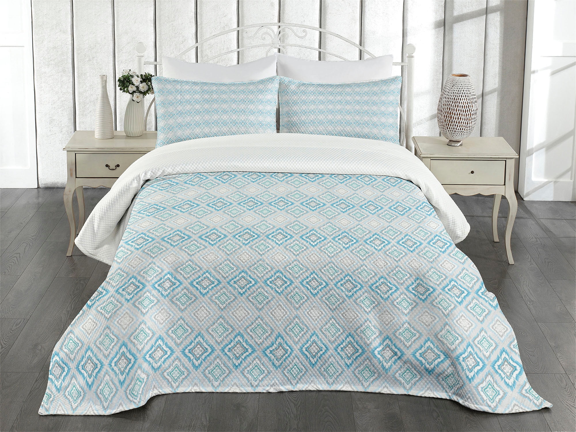 White Quilted Queen Bedspread Set with Pillow Shams