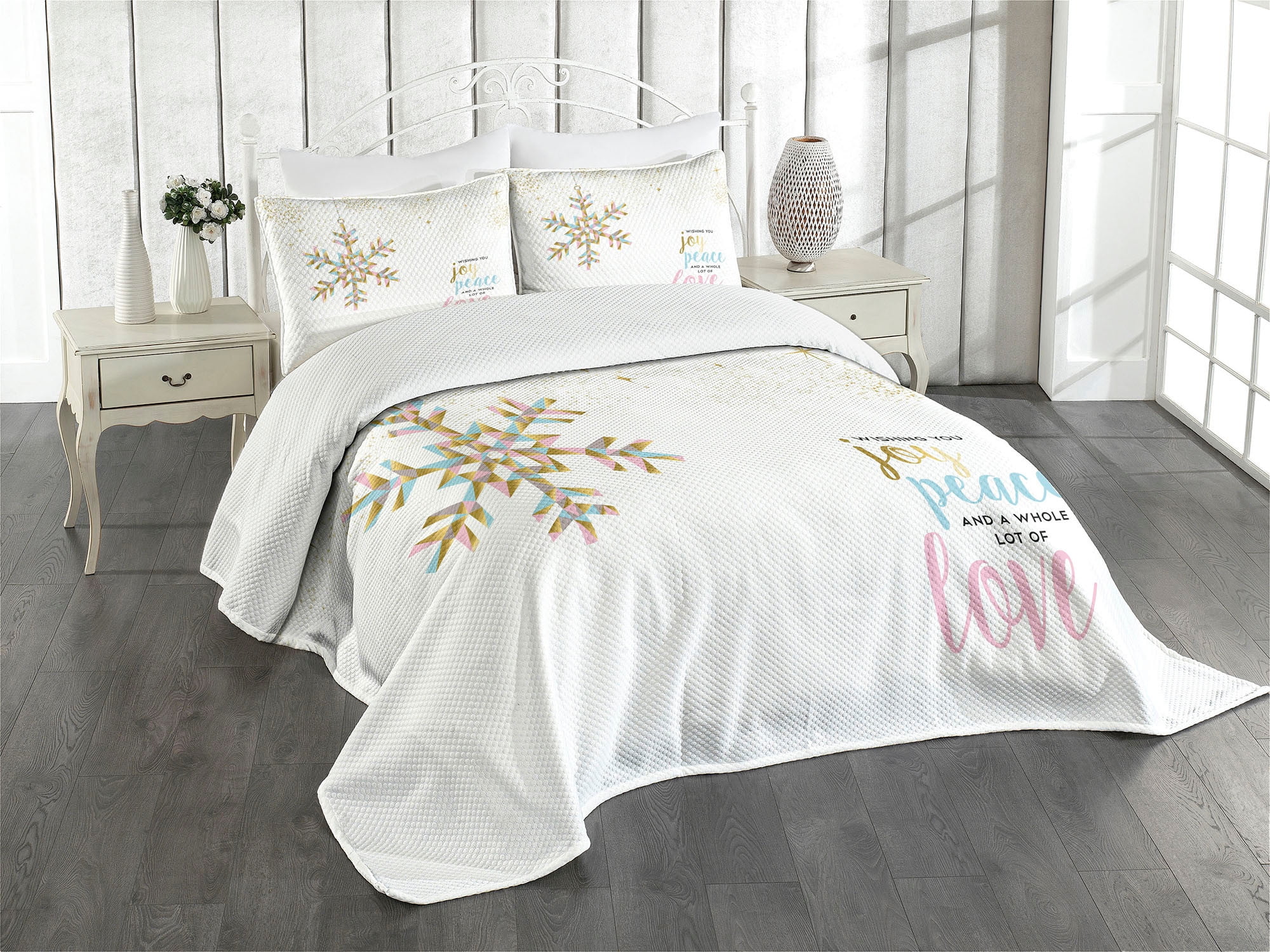 White Quilted Queen Bedspread Set with Joyful Snowflake Design