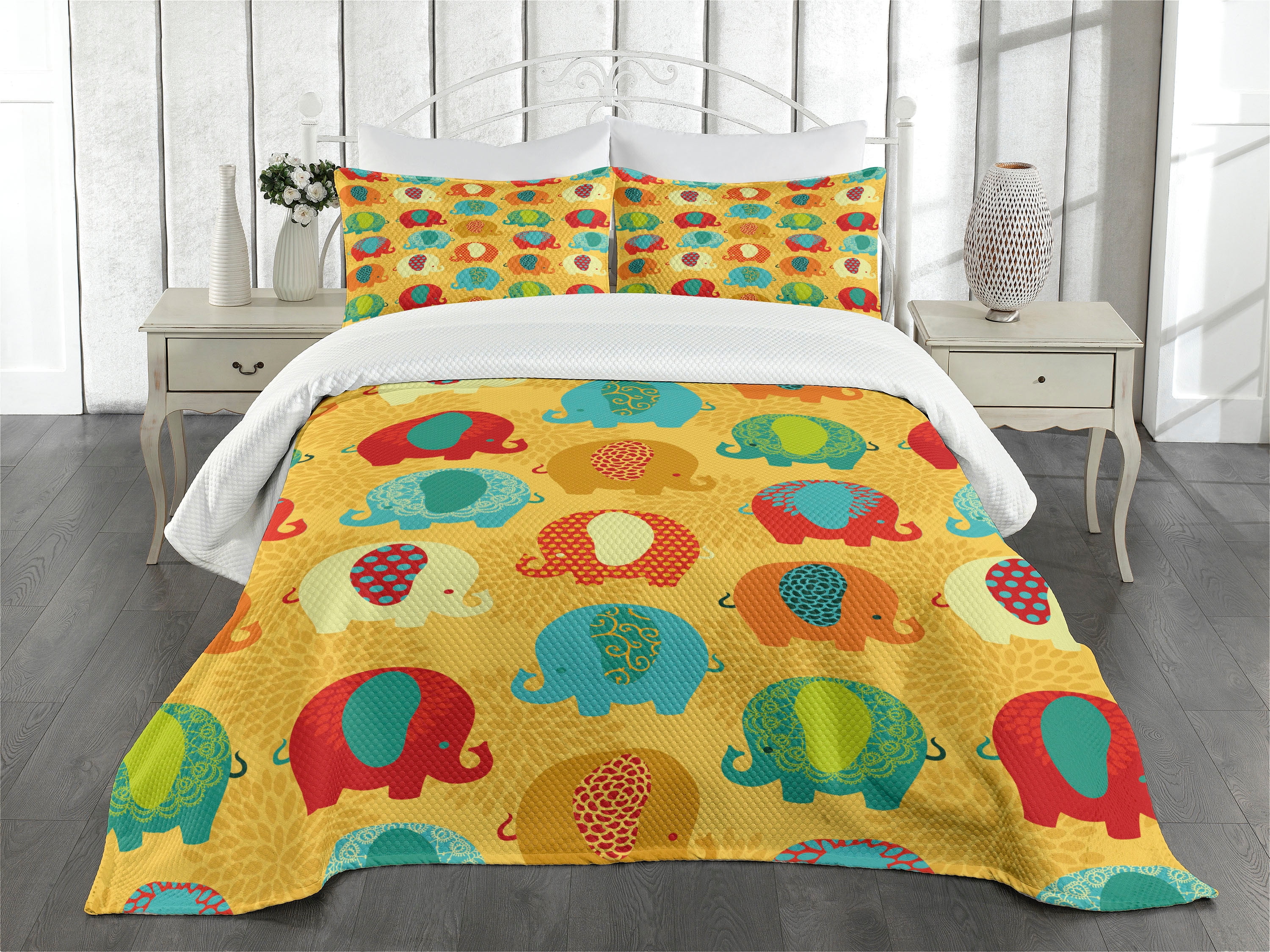 Jungle Medley Hand-stitched Cotton Bedspread main image 1