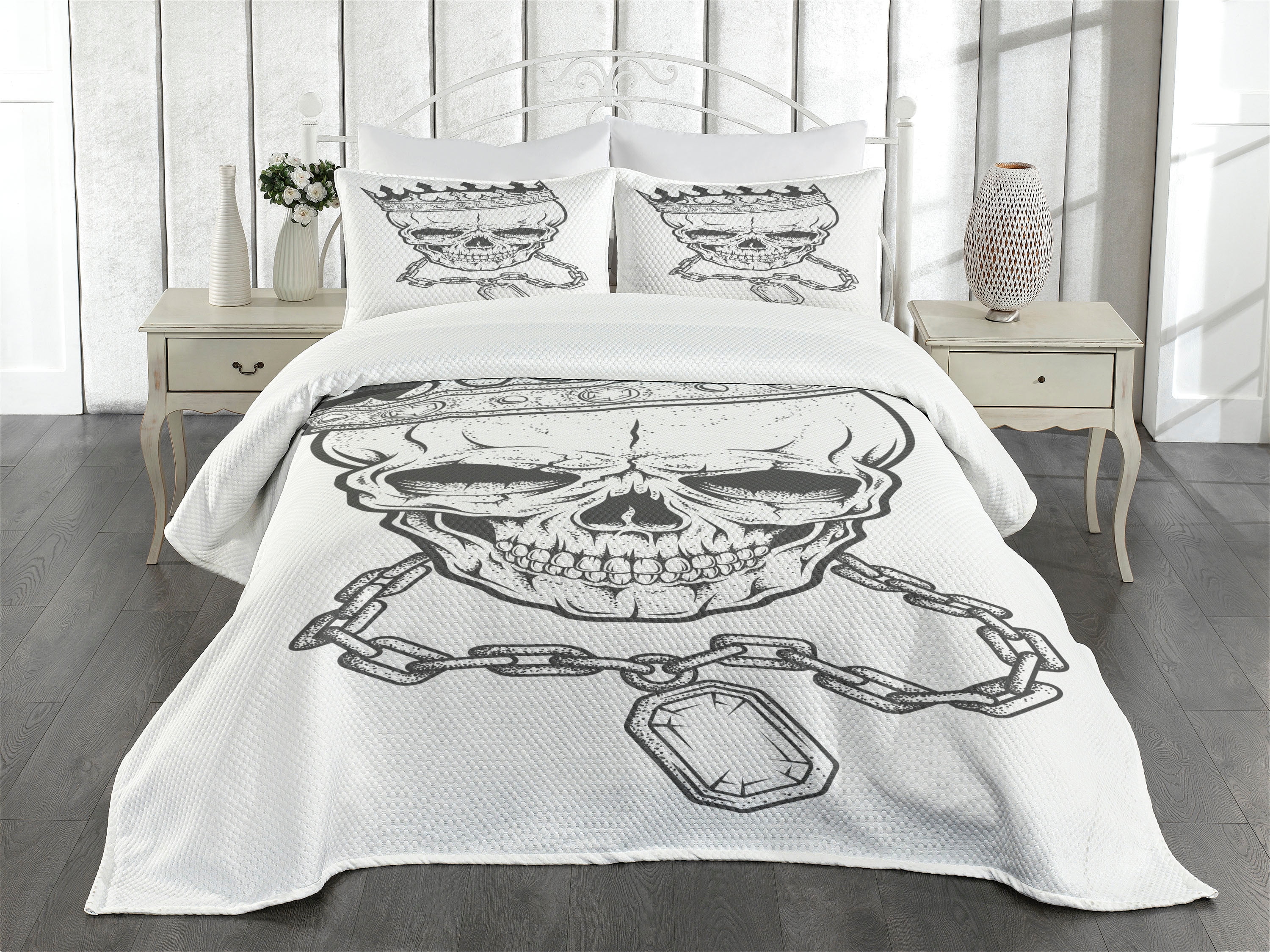 King White Quilted Bedspread Set with Skull Design