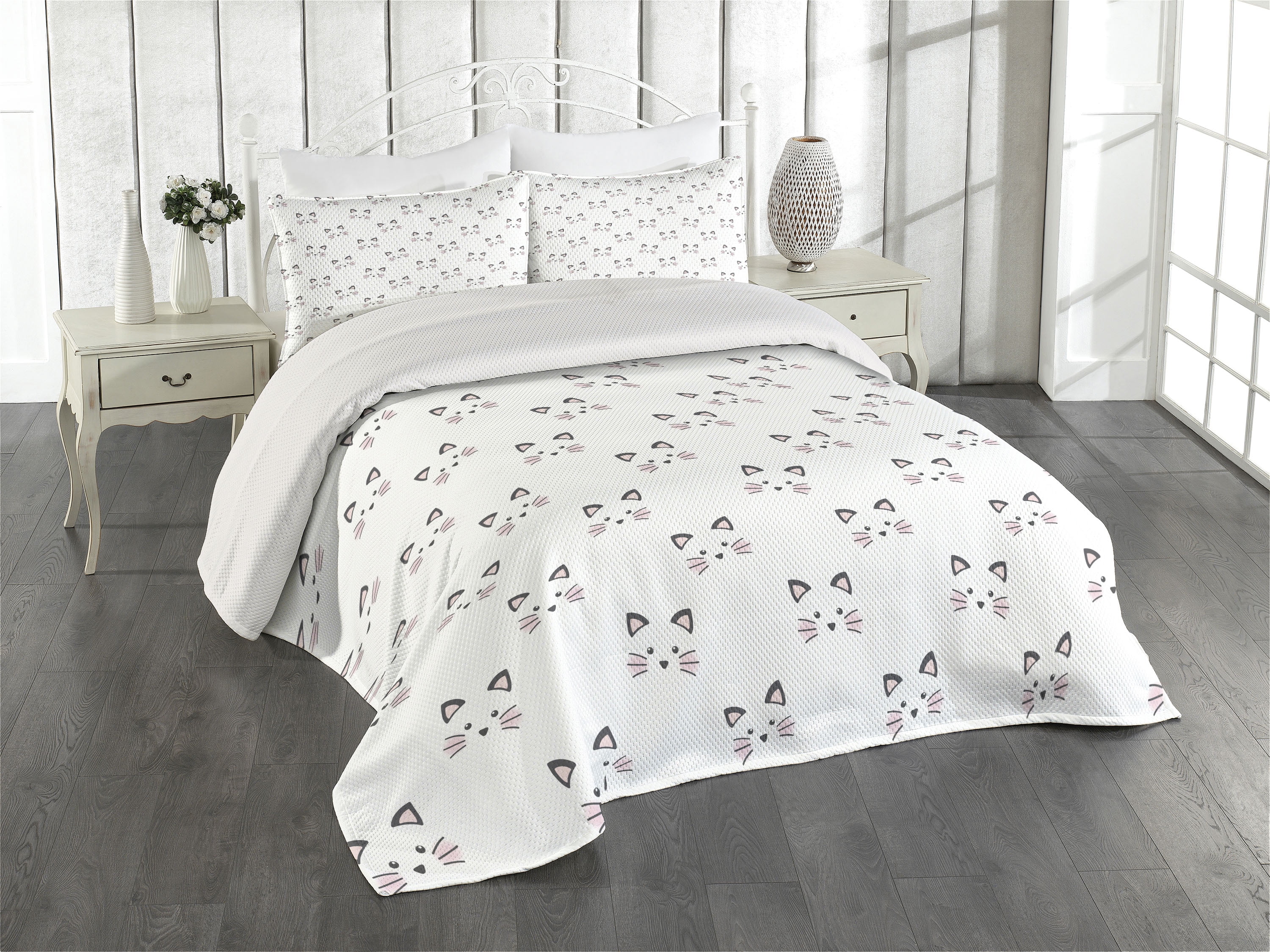 Gray Quilted King Bedspread Set with Cat Faces