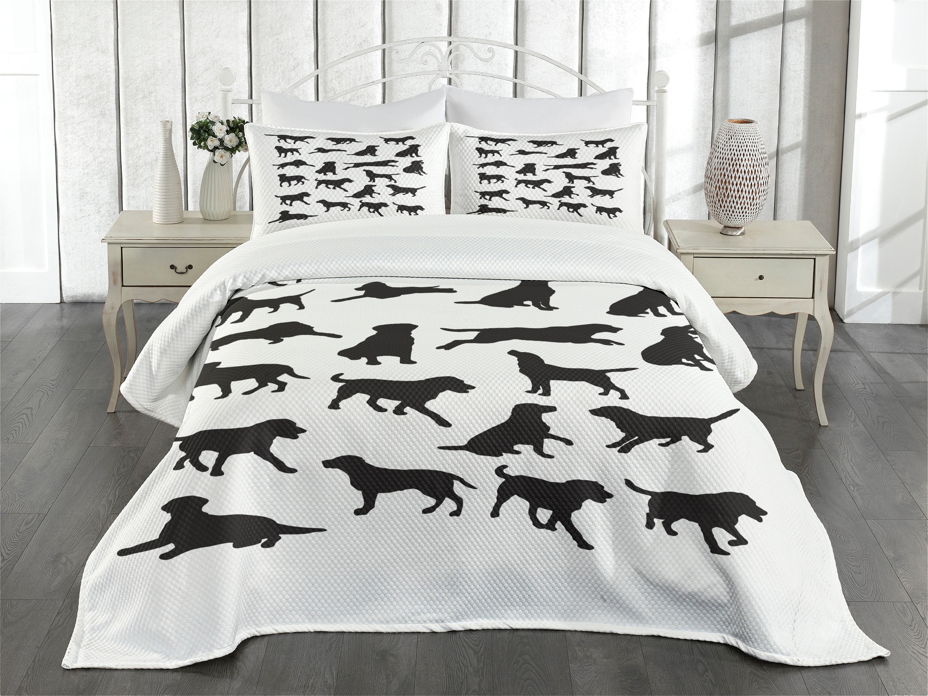 White Quilted Queen Bedspread Set with Black Labrador Print