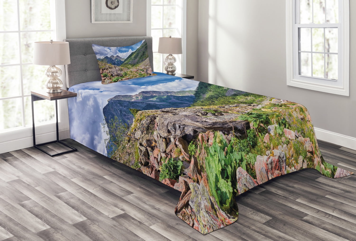 Twin Reversible White and Multicolor Quilted Bedspread Set