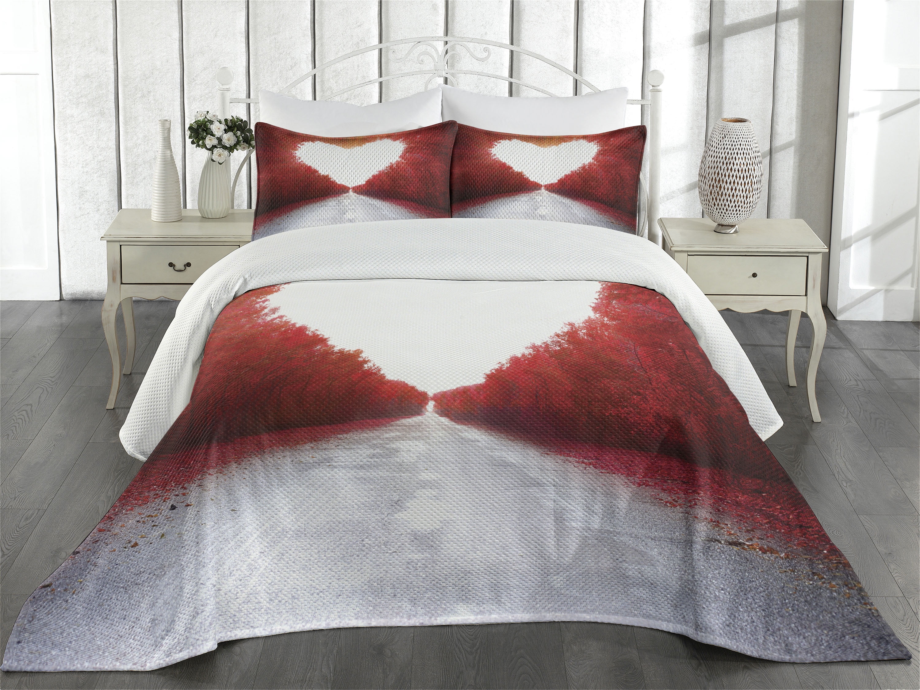 King Size White and Red Quilted Bedspread Set