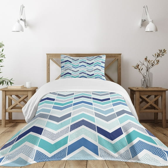 Ambesonne Modern Quilted Bedspread Set 2 Pcs, Seamless Doodle Style, Twin Size, Blue and White