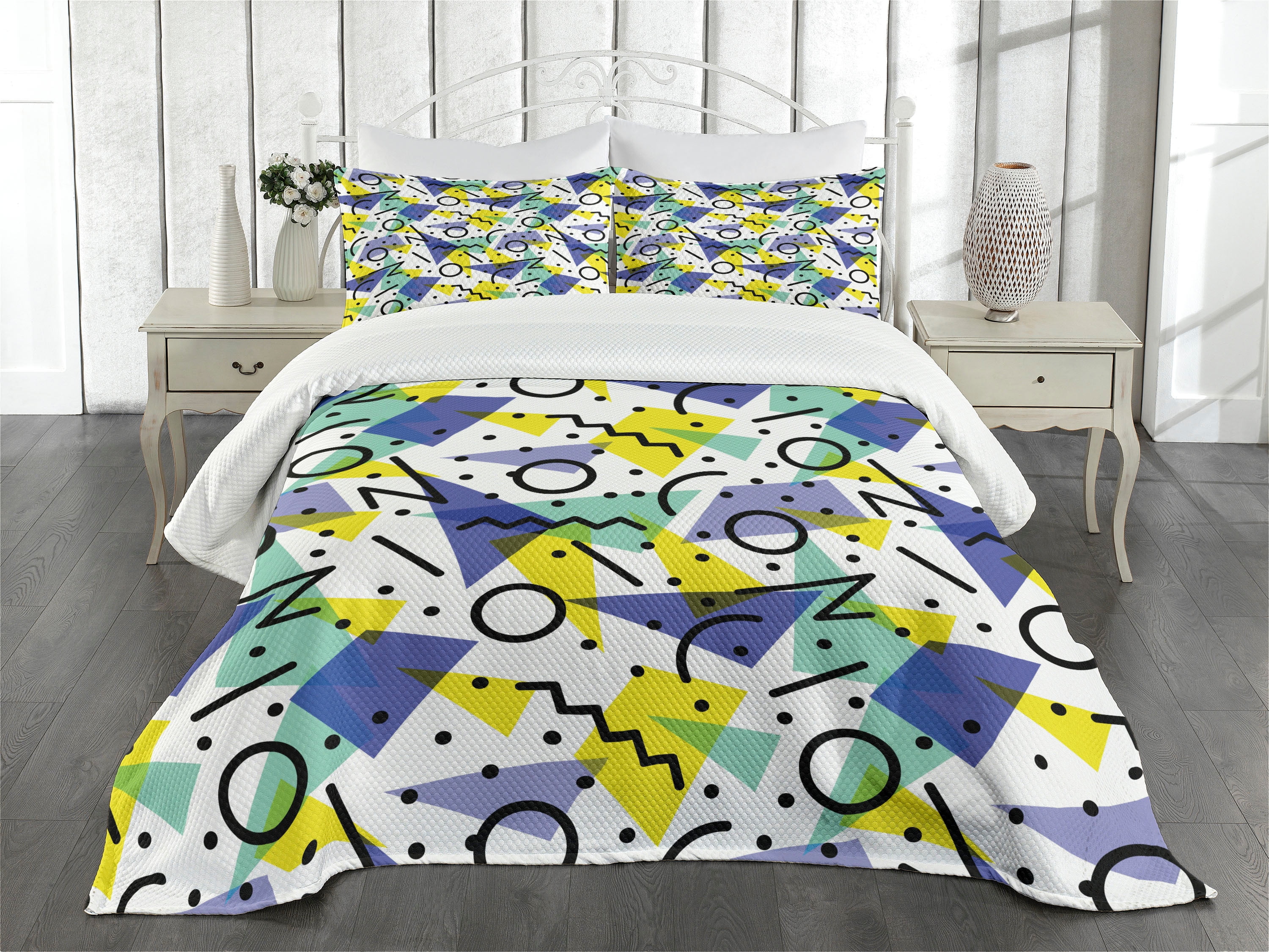 Black Quilted Queen Bedspread Set with Pillow Shams