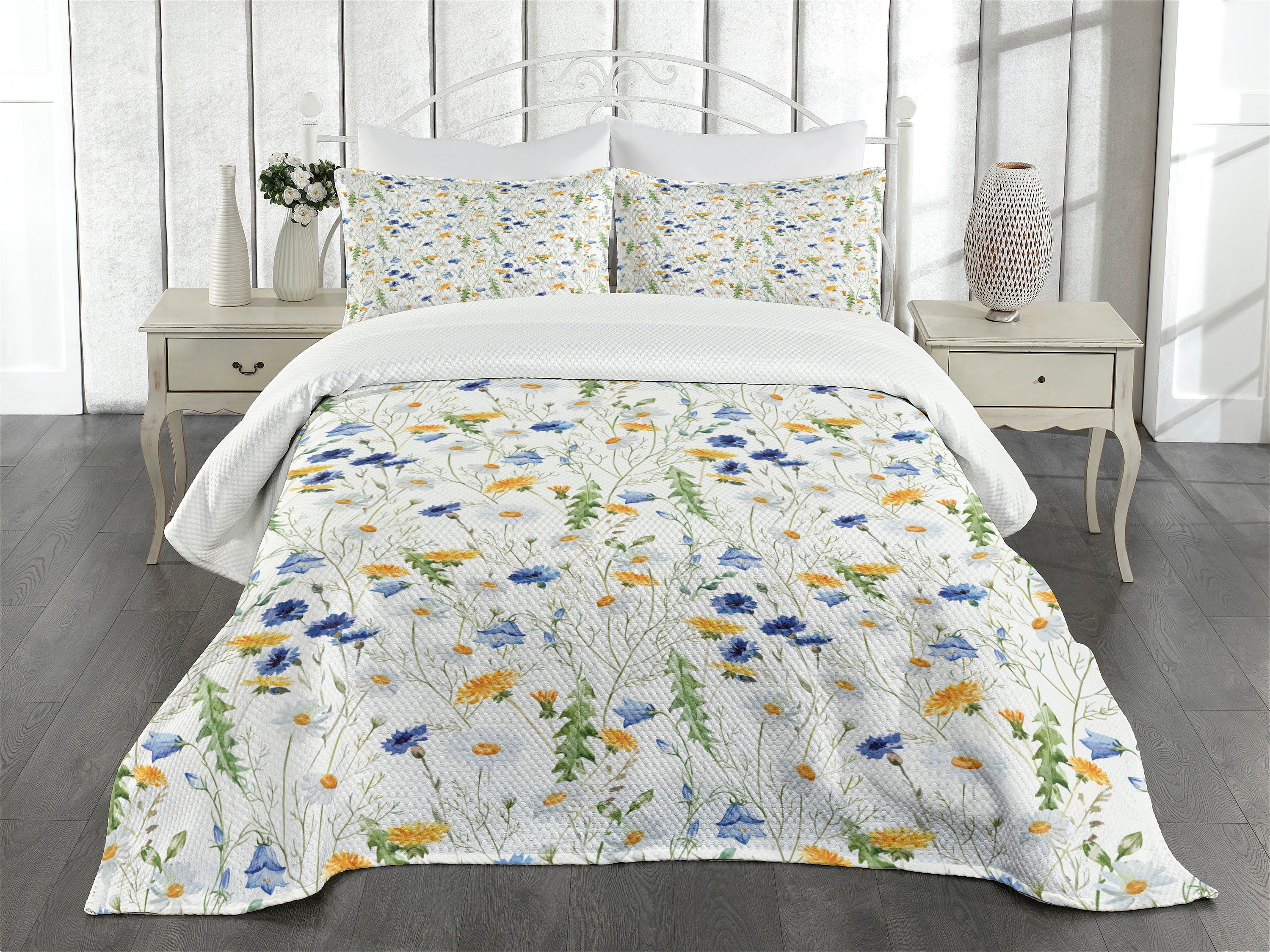 White Quilted Polyester Queen Bedspread Set with Pillow Shams