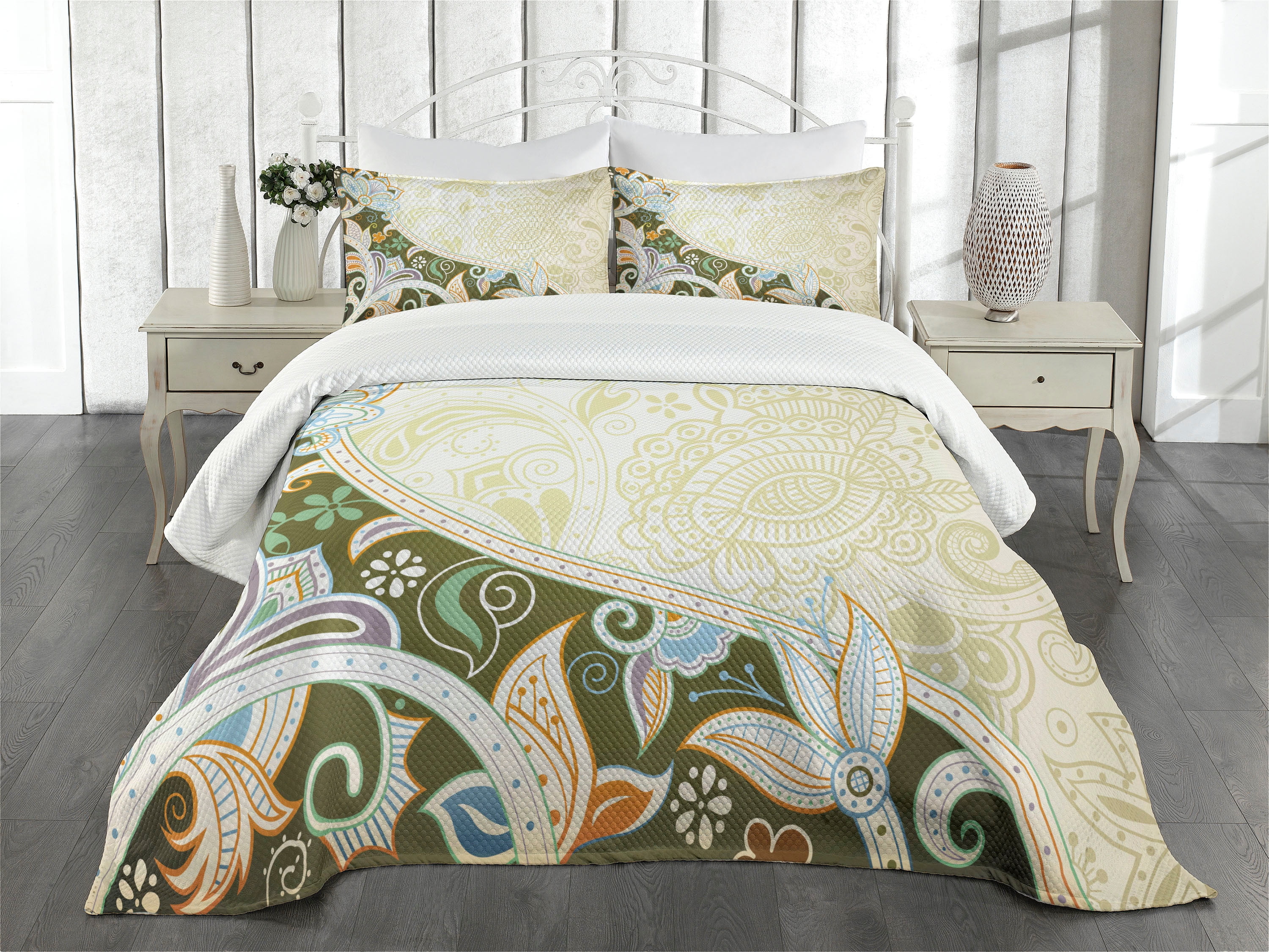 King Size White and Olive Green Quilted Bedspread Set