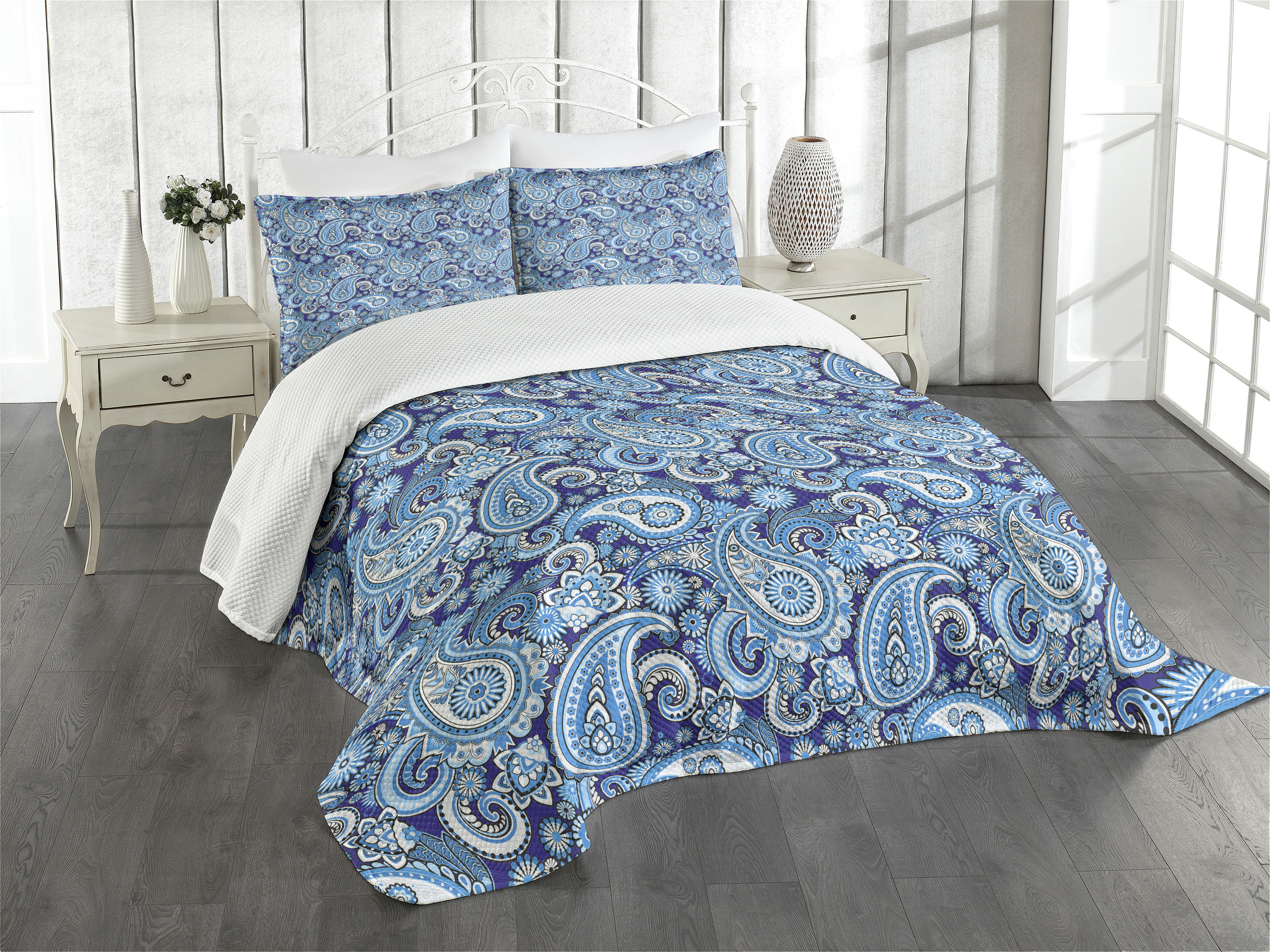 Ambesonne Paisley Quilted Bedspread Set 3 Pcs, Flowers Leaves and Dots, King Size, Blue