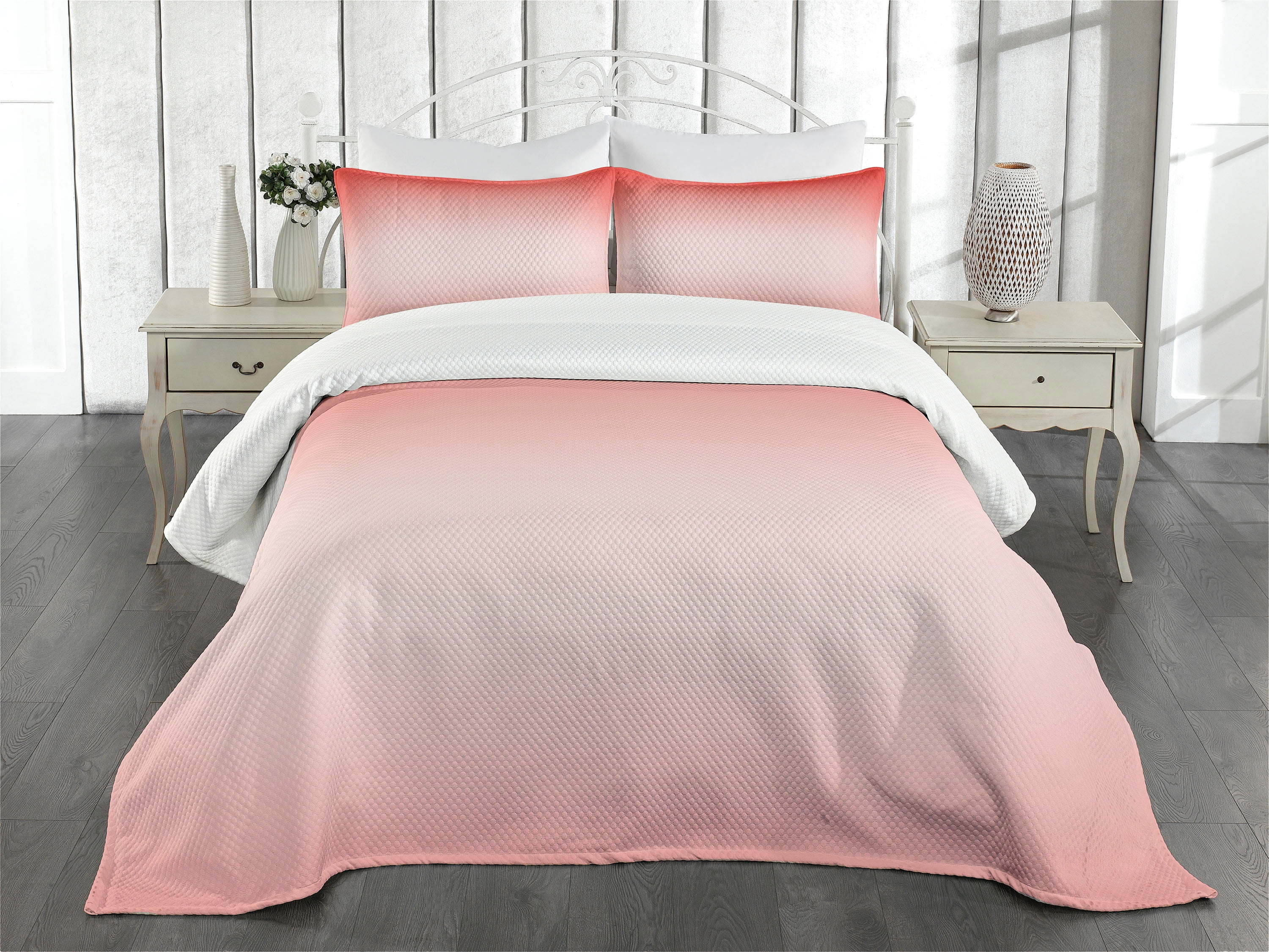 King White and Coral Quilted Bedspread Set with Shams