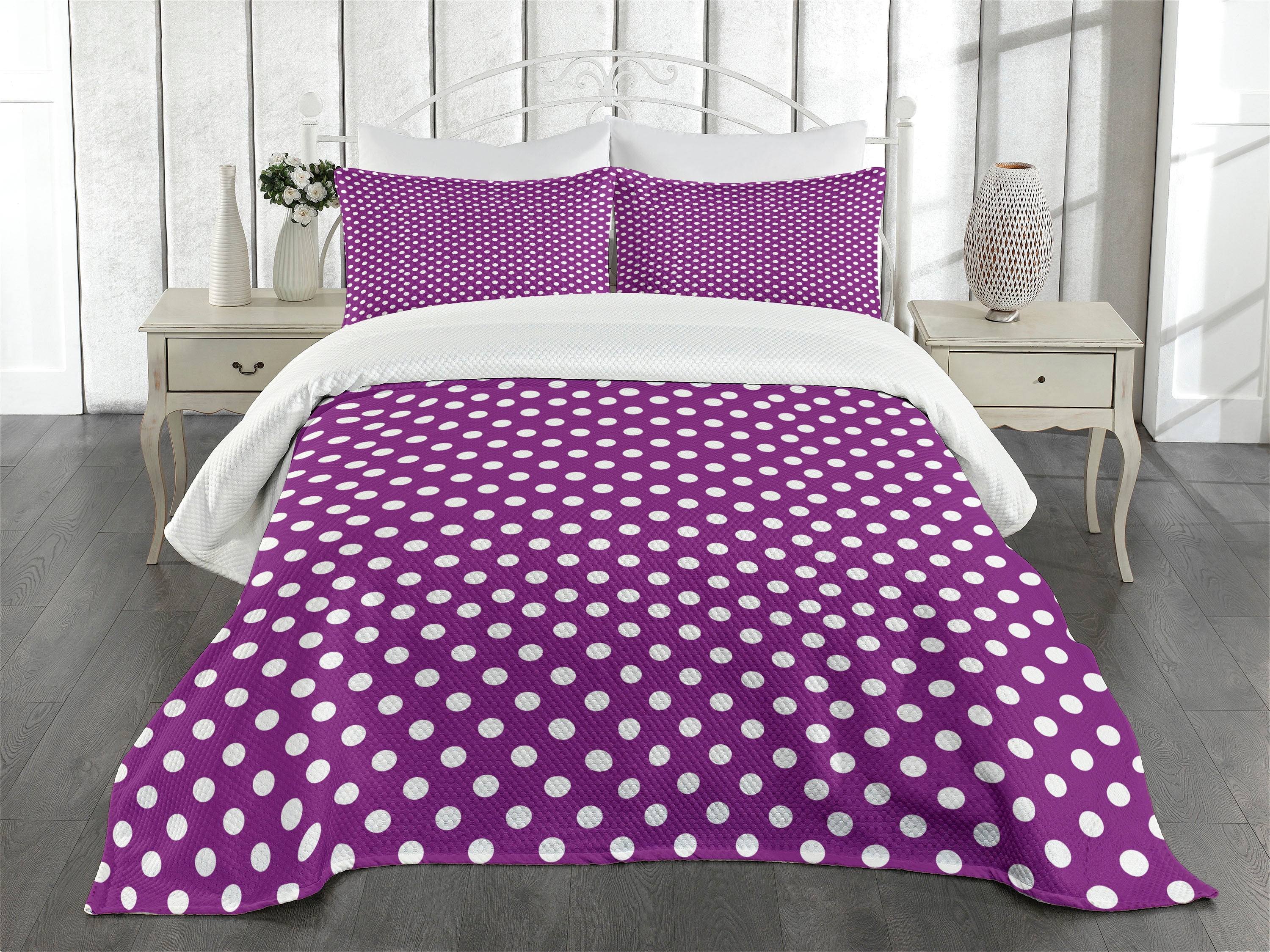 Purple and White Quilted Queen Bedspread Set with Pillow Shams
