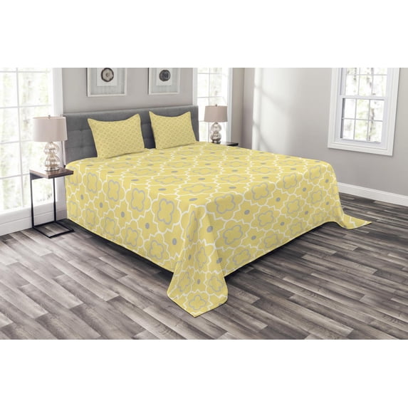 Ambesonne Quatrefoil Quilted Bedspread Set 3 Pcs, Pattern with Moroccan, King Size, Pale Yellow