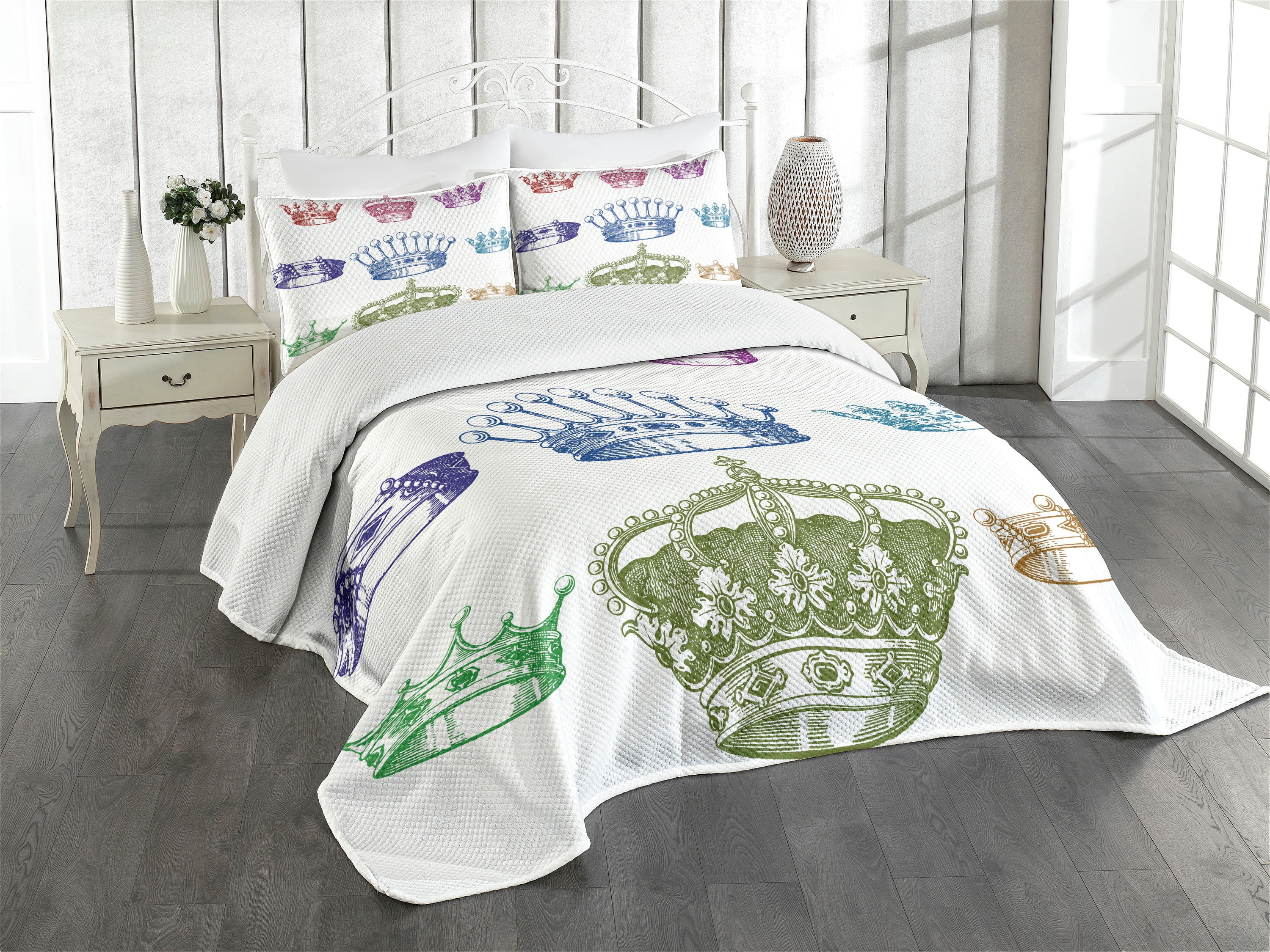 King White Multicolor Crown Pattern Bedspread Set