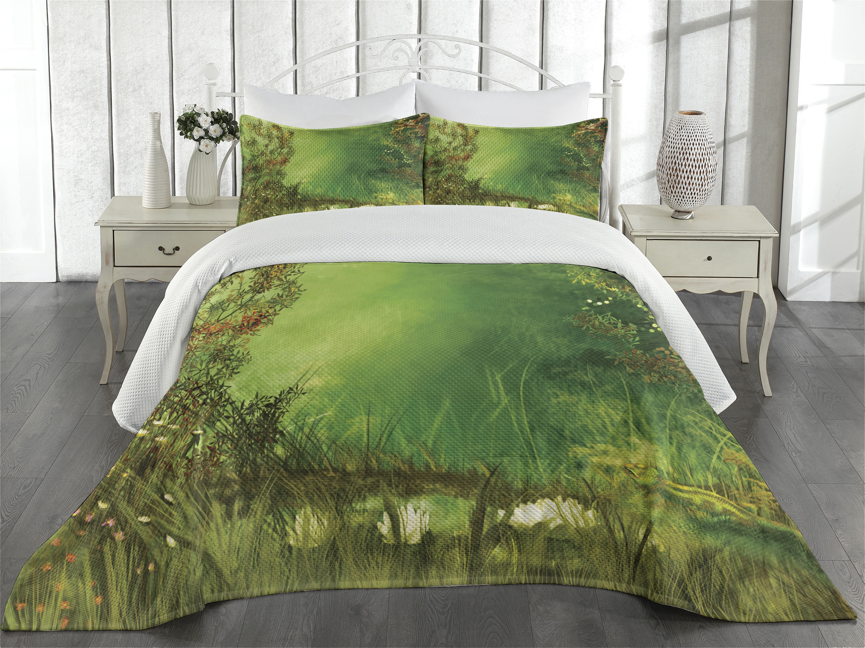 Green Forest Queen Quilted Bedspread Set with Shams