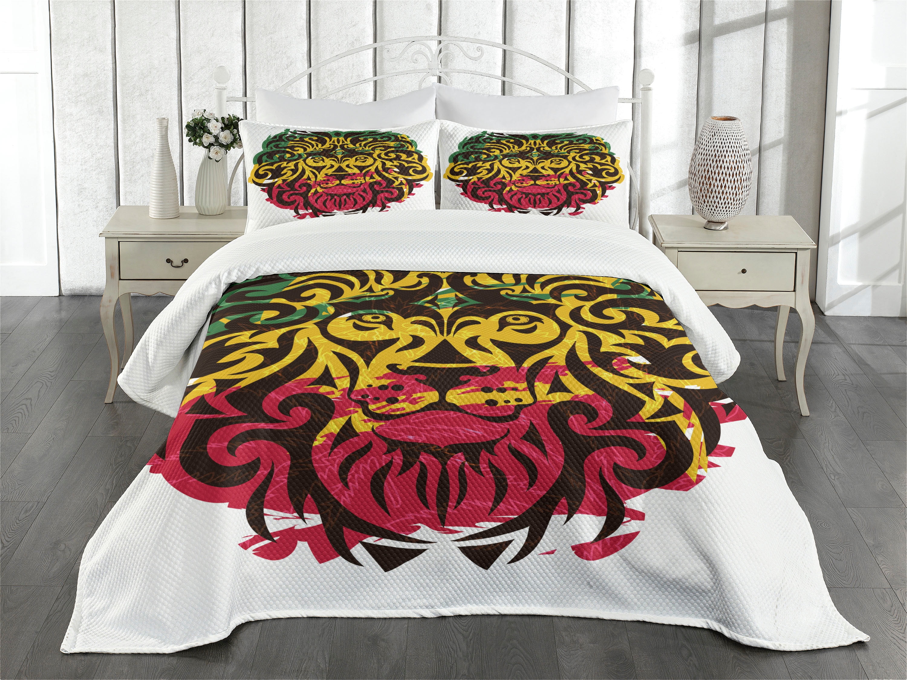 King Size White Quilted Bedspread Set with Lion Design