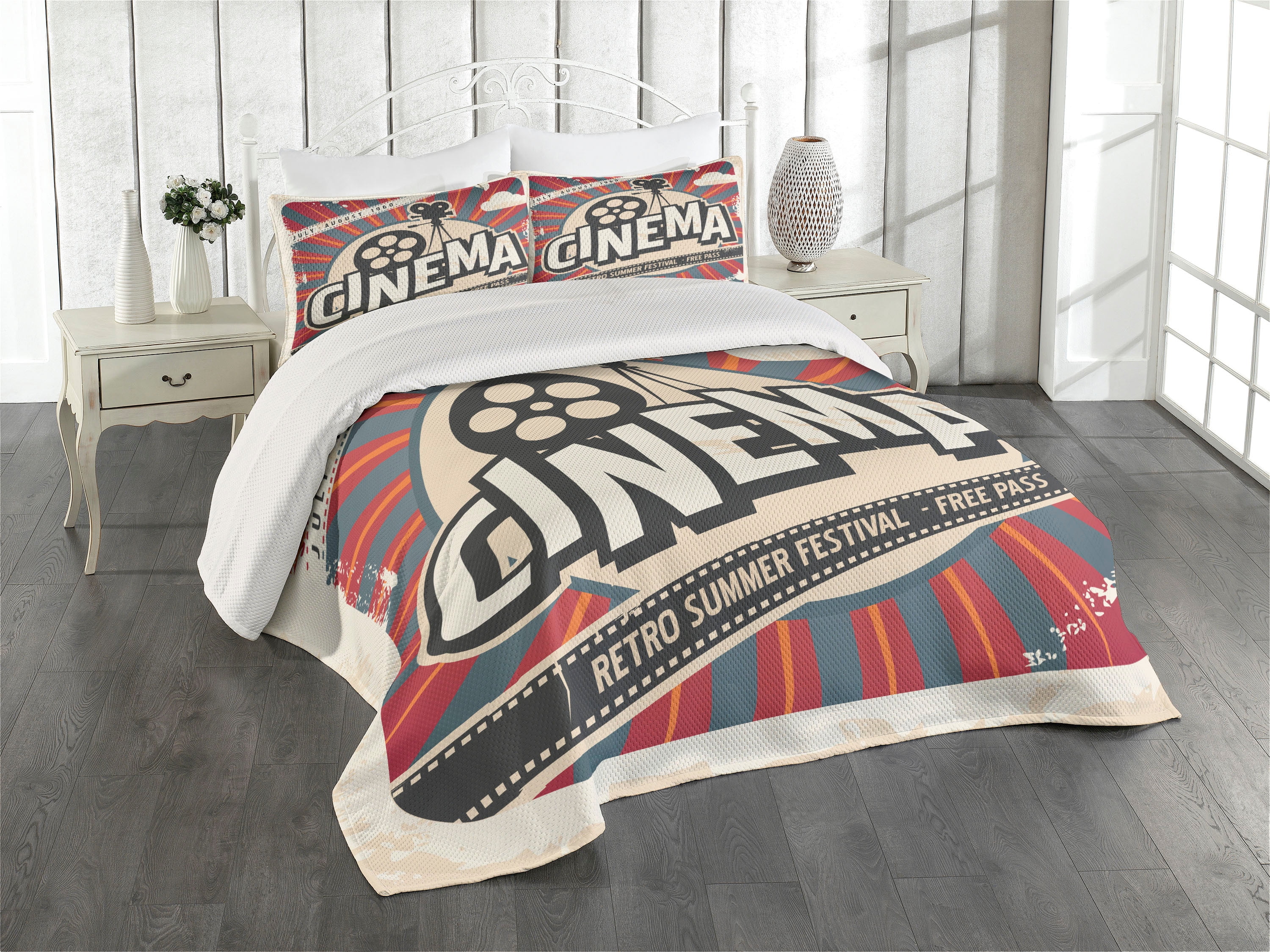 Retro Cinema Print King Size Quilted Bedspread Set