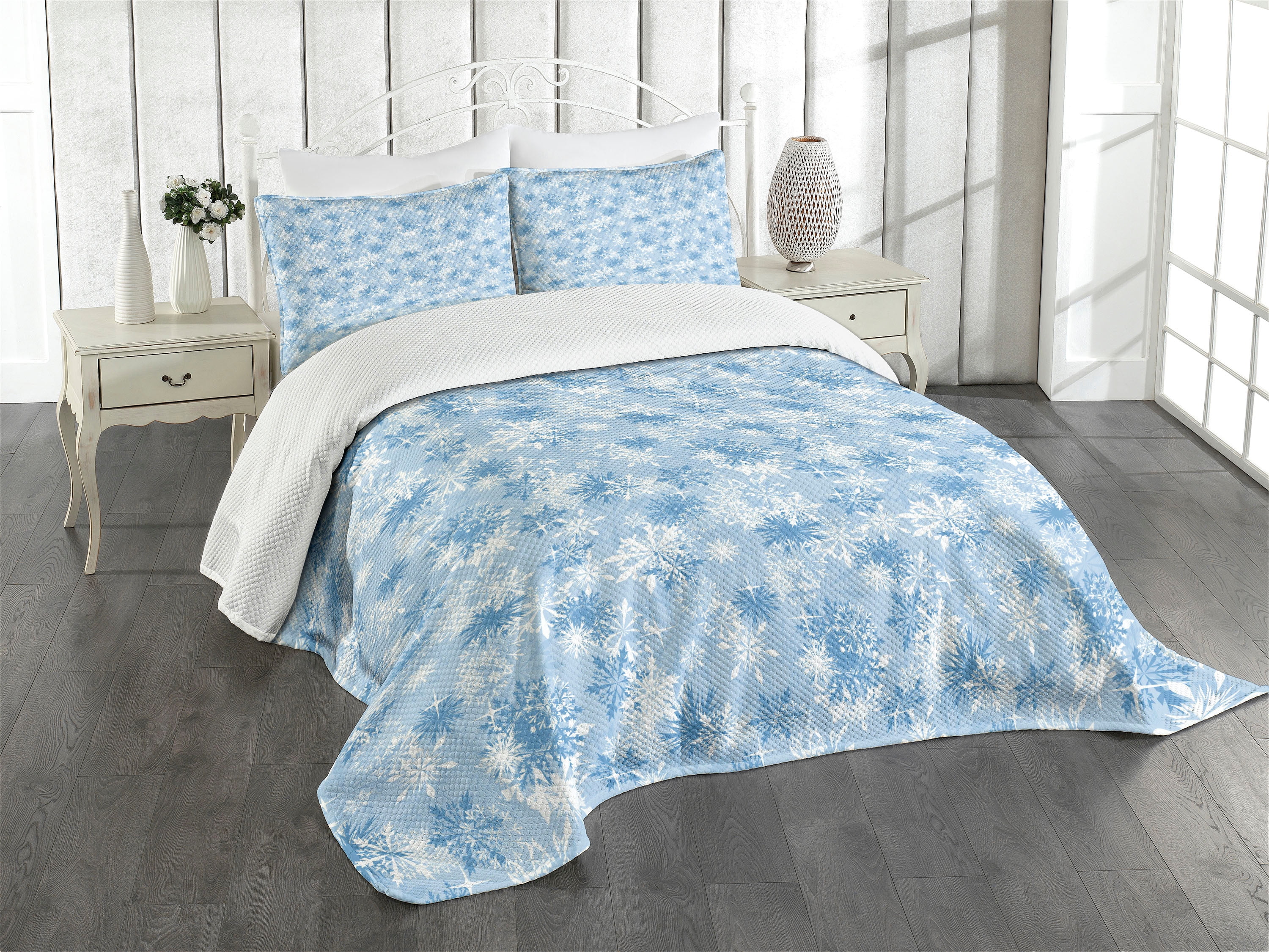 Ambesonne Ambesonne Snowflake Bedspread Set Pattern of Winter Pale Blue White