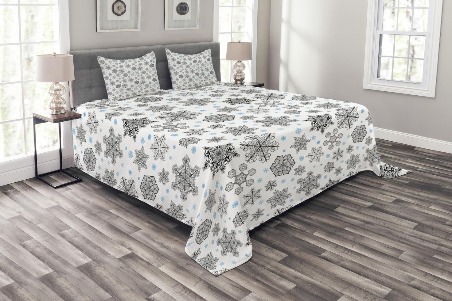 Snowflake White and Blue Quilted Queen Bedspread Set