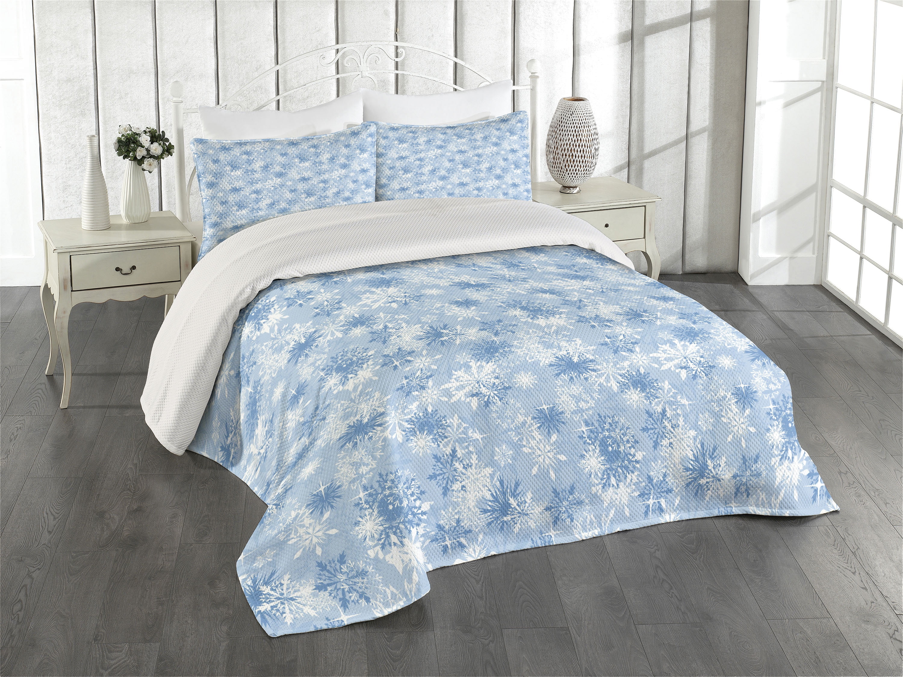 Ambesonne Ambesonne Snowflake Bedspread Set Pattern of Winter Pale Blue White