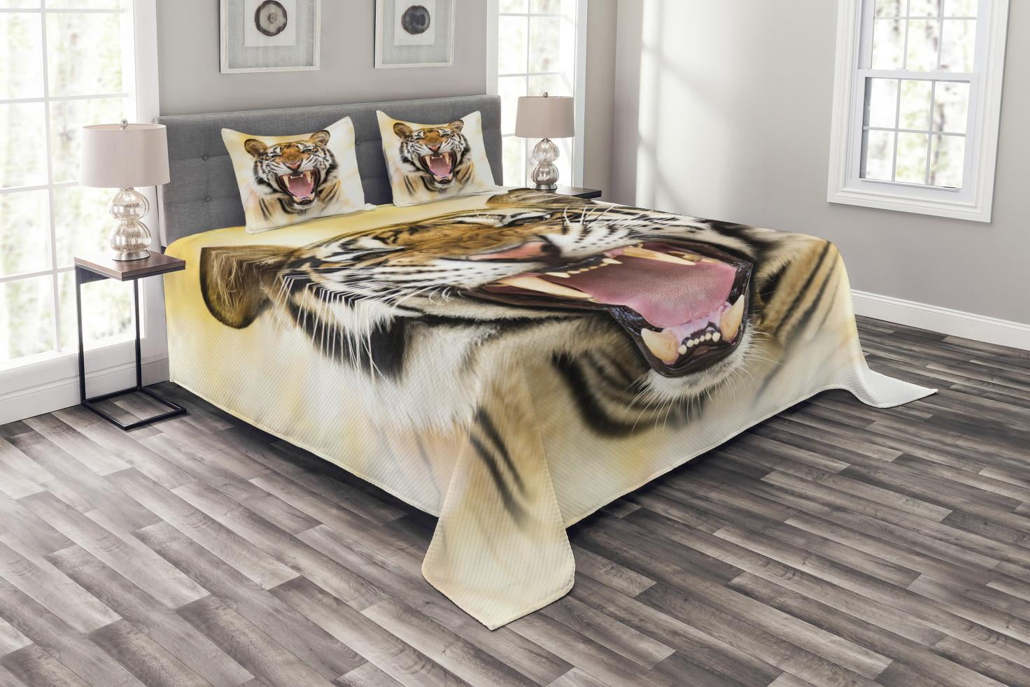 White Quilted Queen Bedspread Set with Pillow Shams