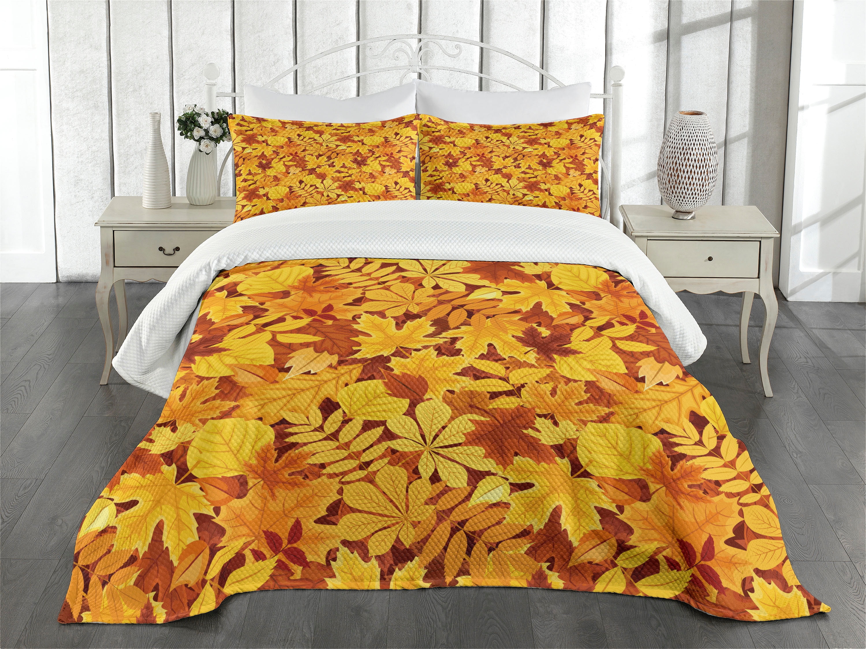 Queen White Quilted Bedspread Set with Fall Leaf Pattern