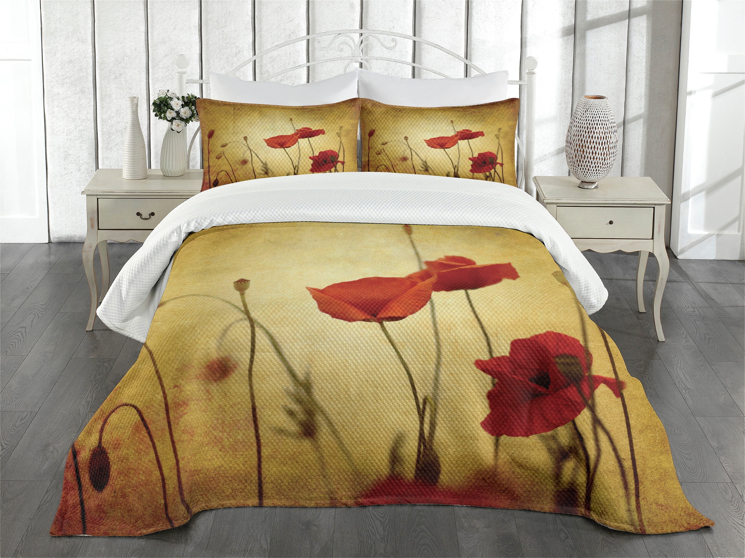 Queen White Quilted Bedspread Set with Poppy Flowers