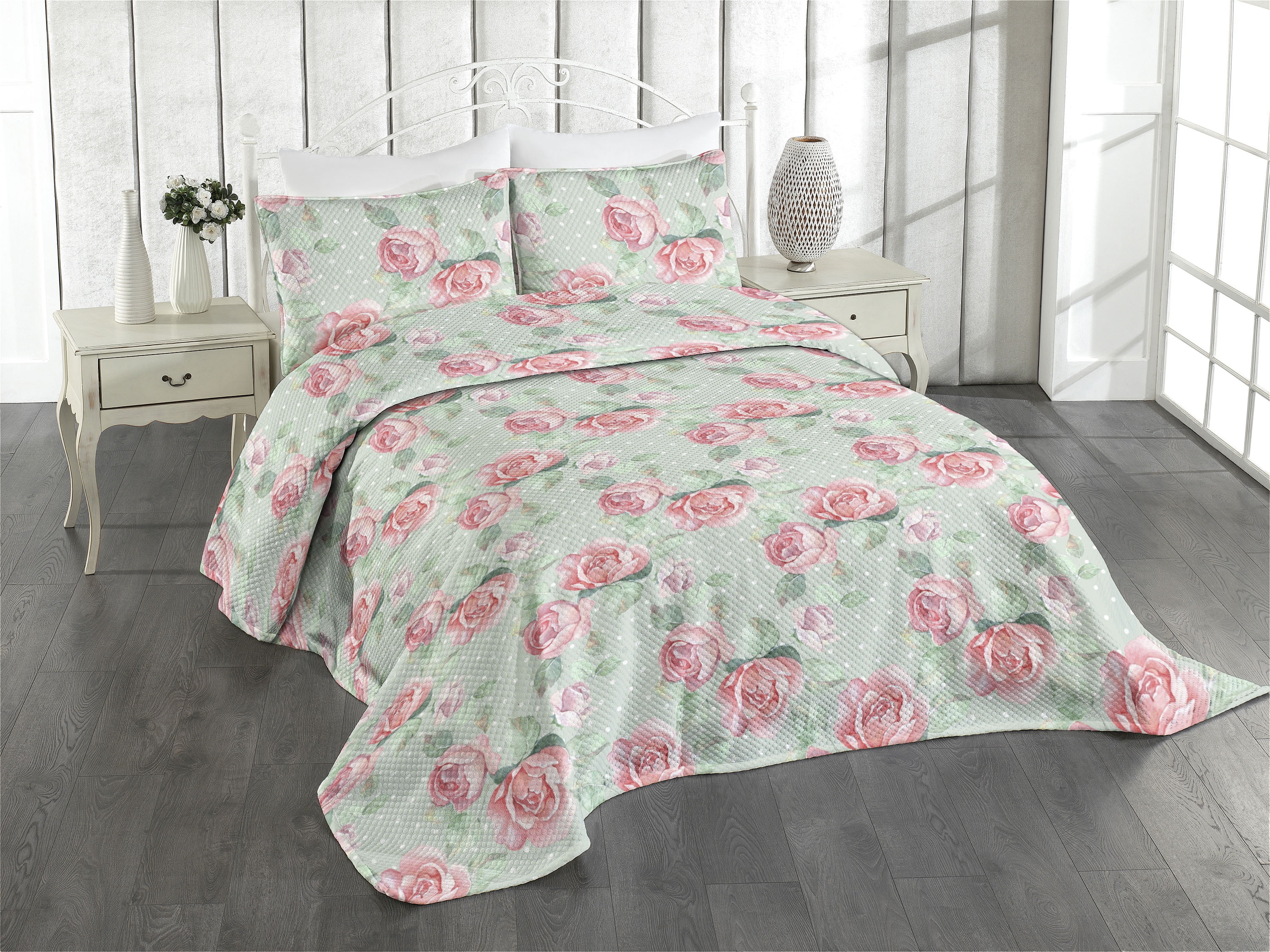 Romantic Pink Floral Queen Bedspread Set with Shams
