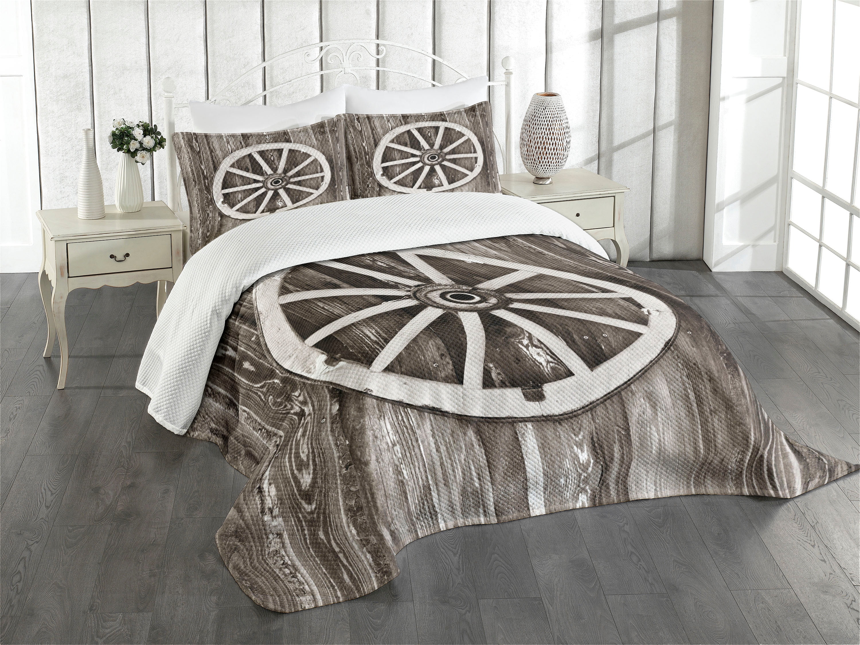 White Quilted Wagon Wheel Queen Bedspread Set